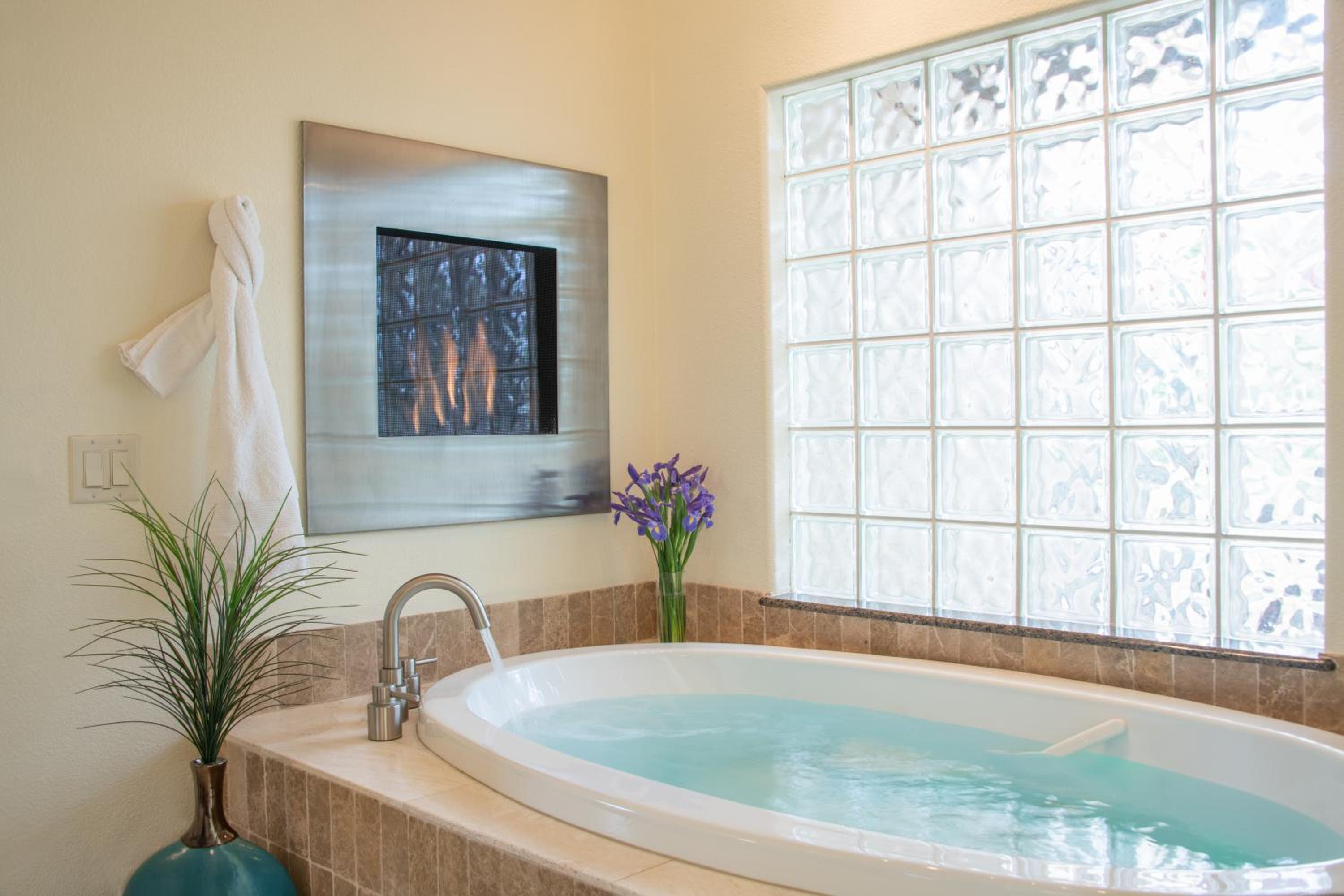 Inn on Lake Granbury a Boutique Hotel