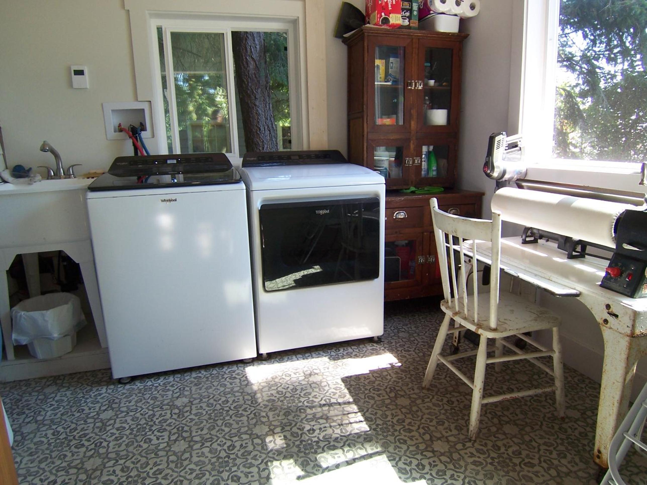 Malaspina Strait Cottage
