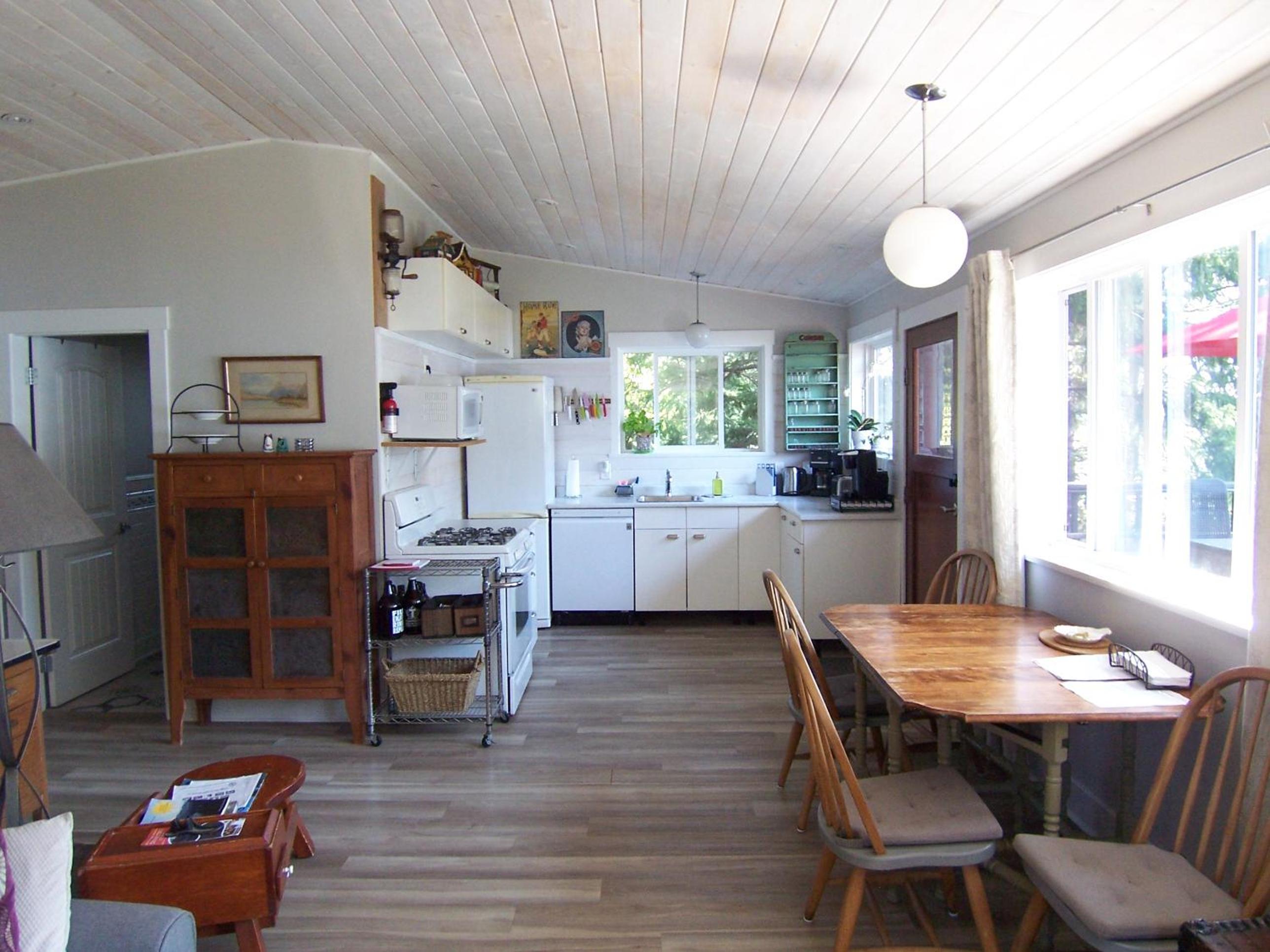 Malaspina Strait Cottage