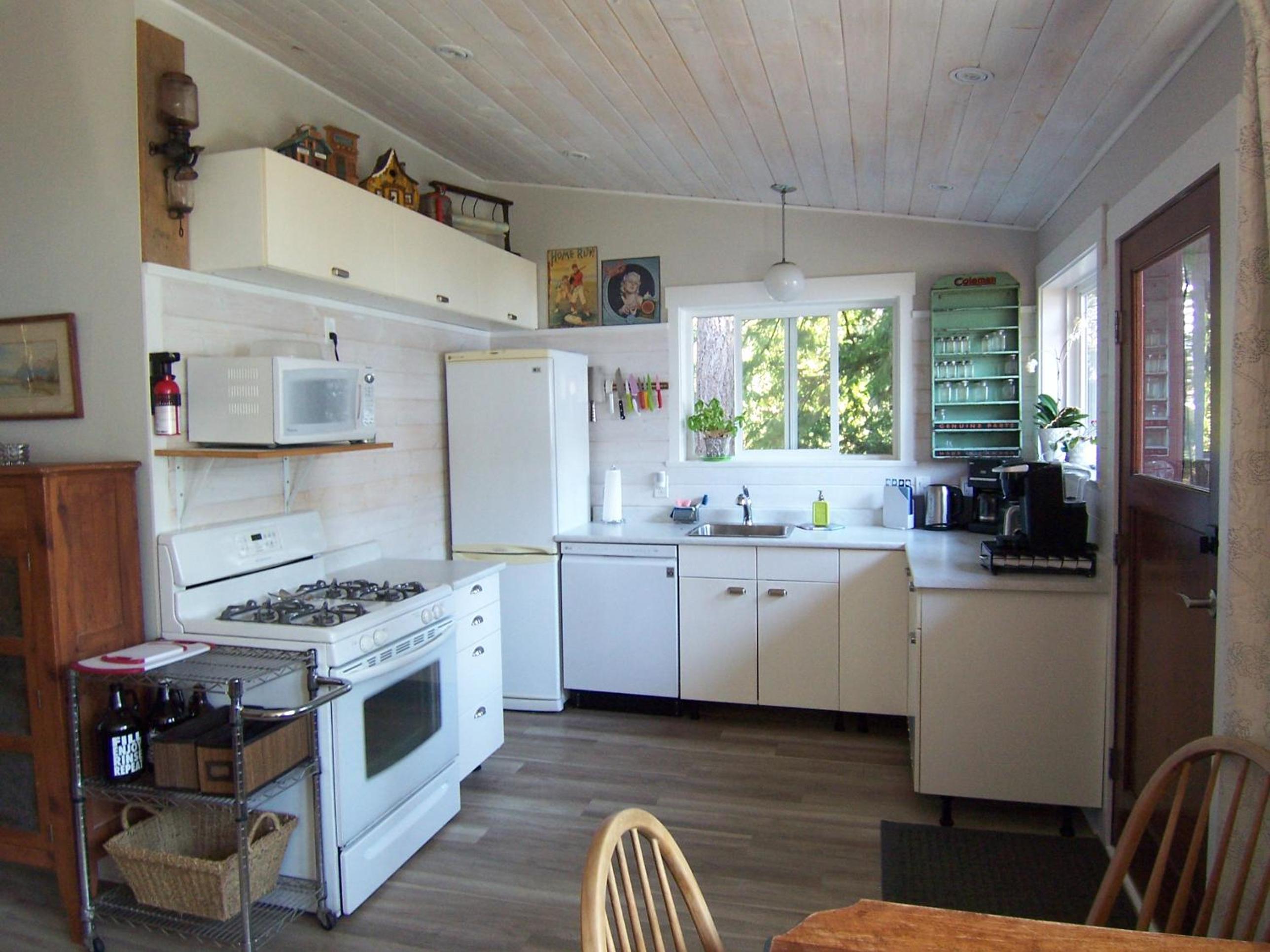 Malaspina Strait Cottage