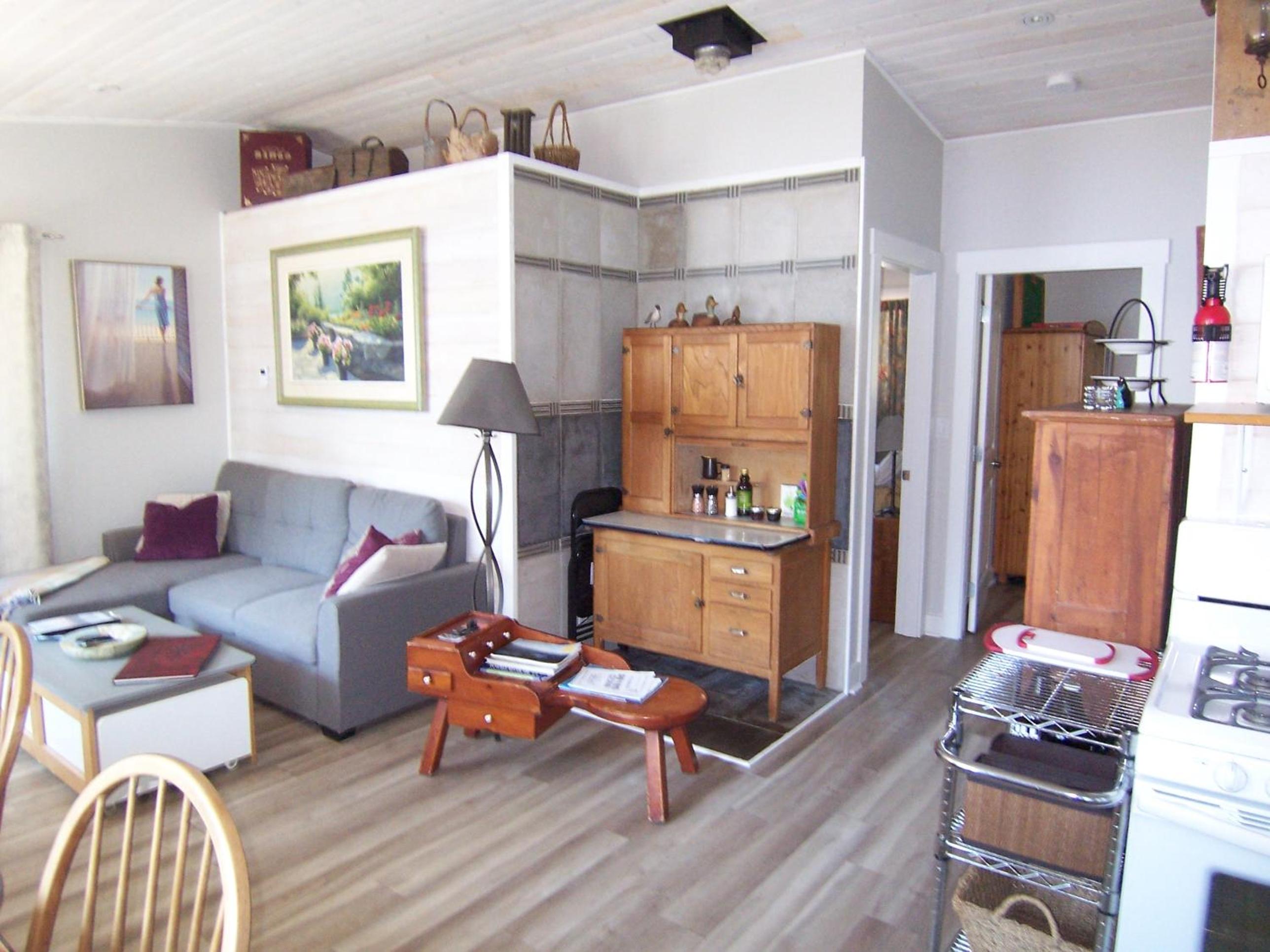 Malaspina Strait Cottage