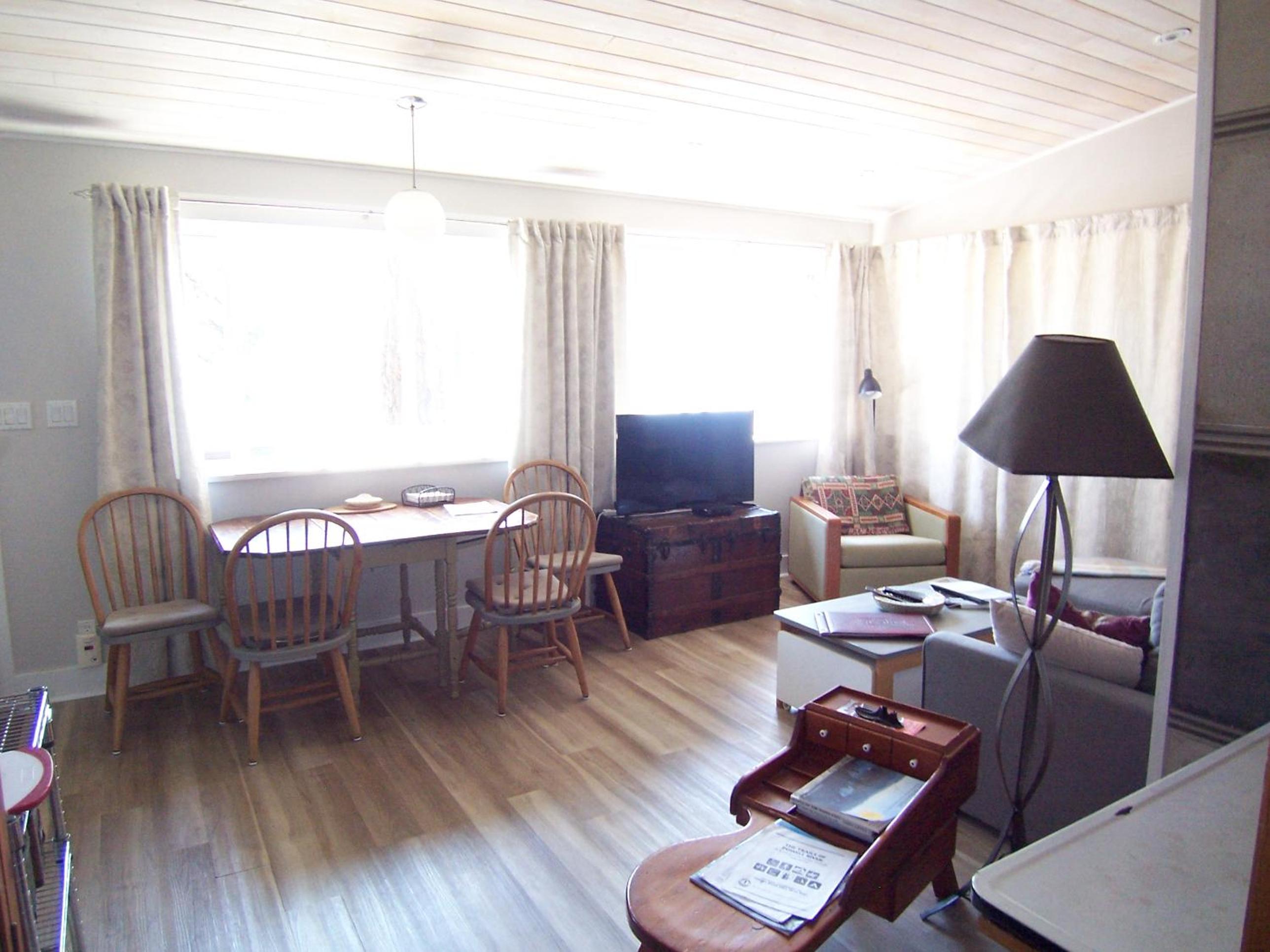 Malaspina Strait Cottage