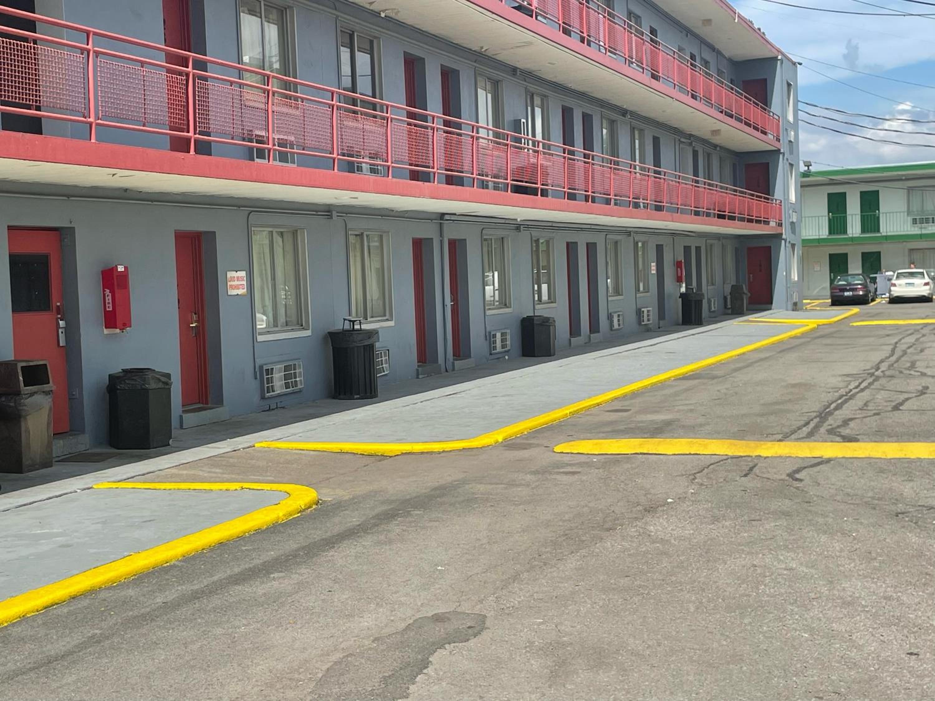 Budgetel Inn and Suites - Louisville