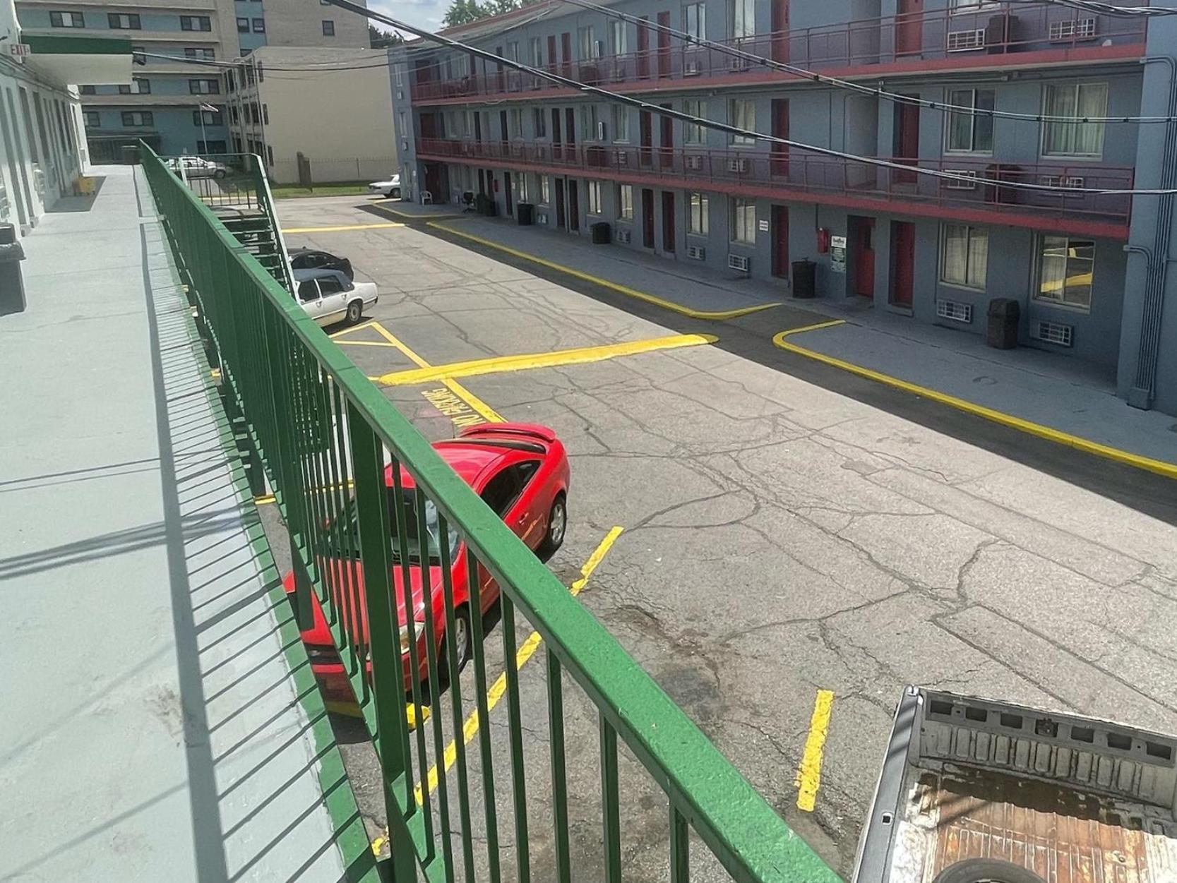 Budgetel Inn and Suites - Louisville