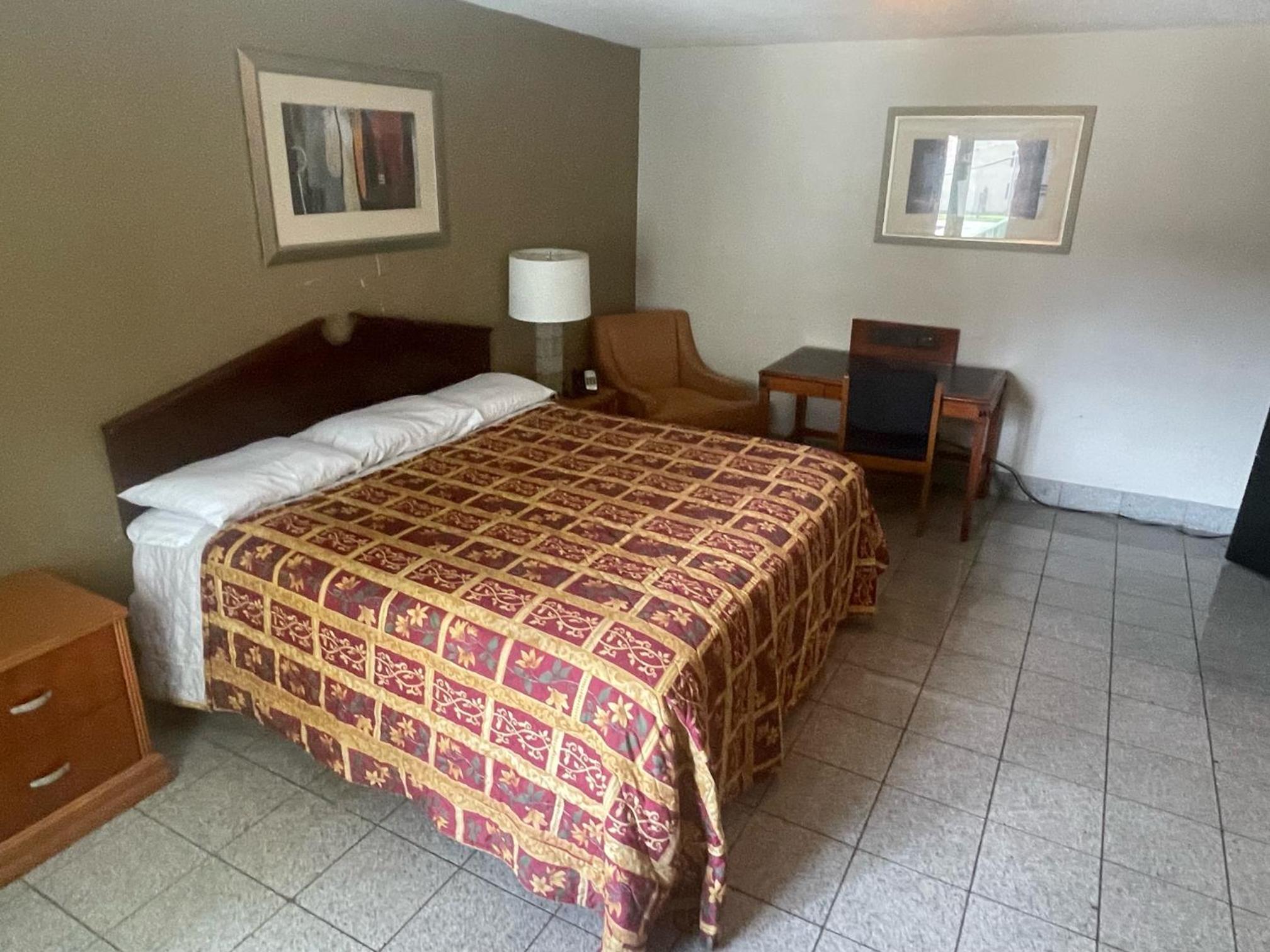 Budgetel Inn and Suites - Louisville
