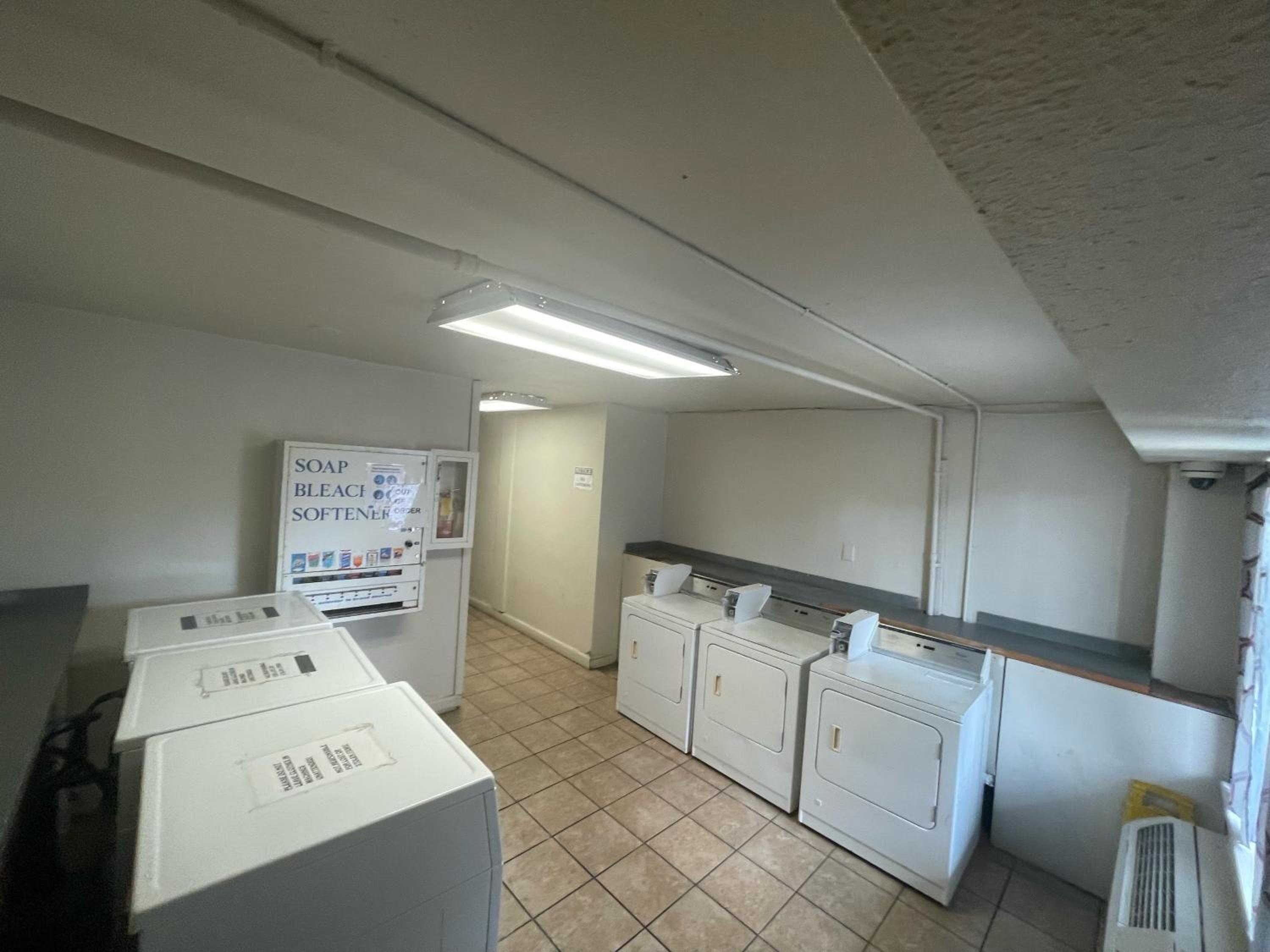 Budgetel Inn and Suites - Louisville