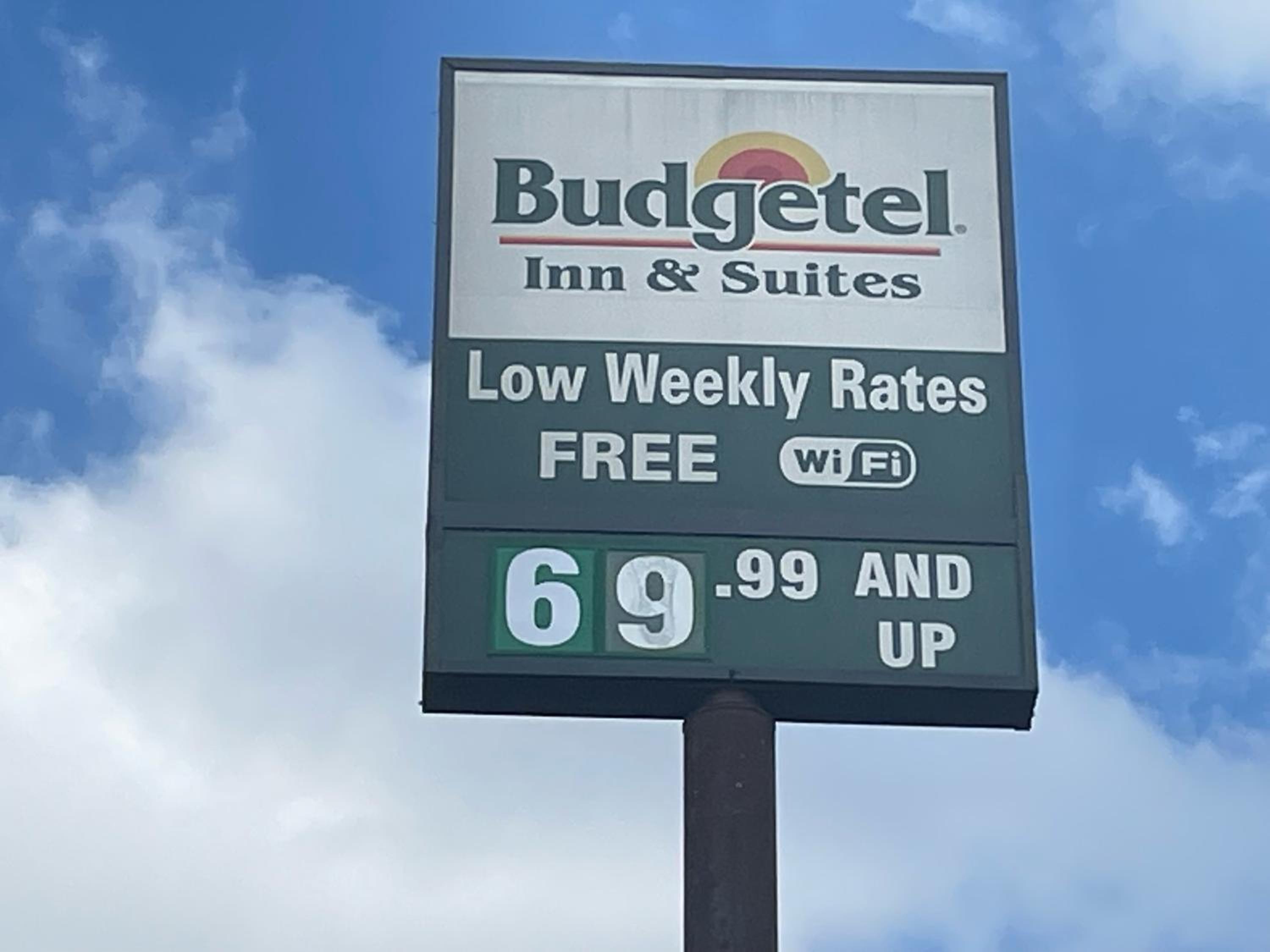 Budgetel Inn and Suites - Louisville