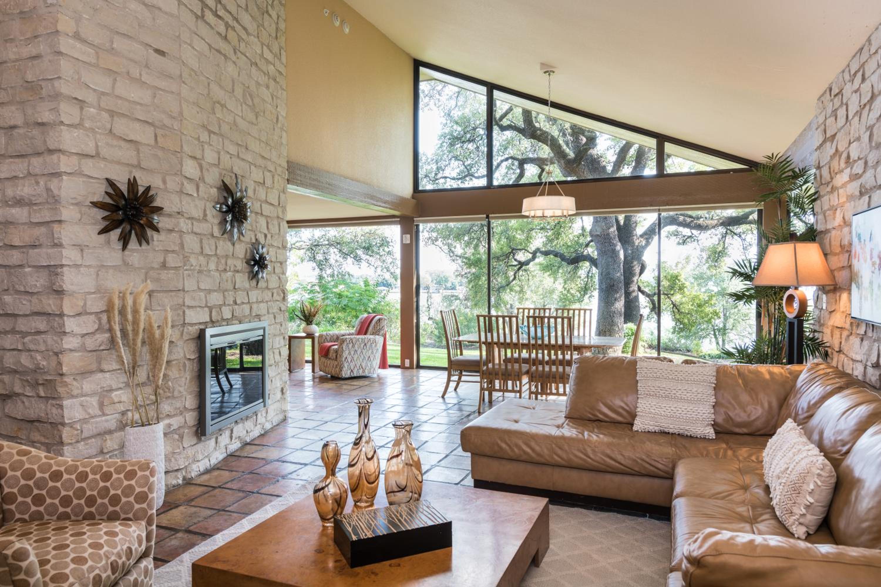 Inn on Lake Granbury a Boutique Hotel
