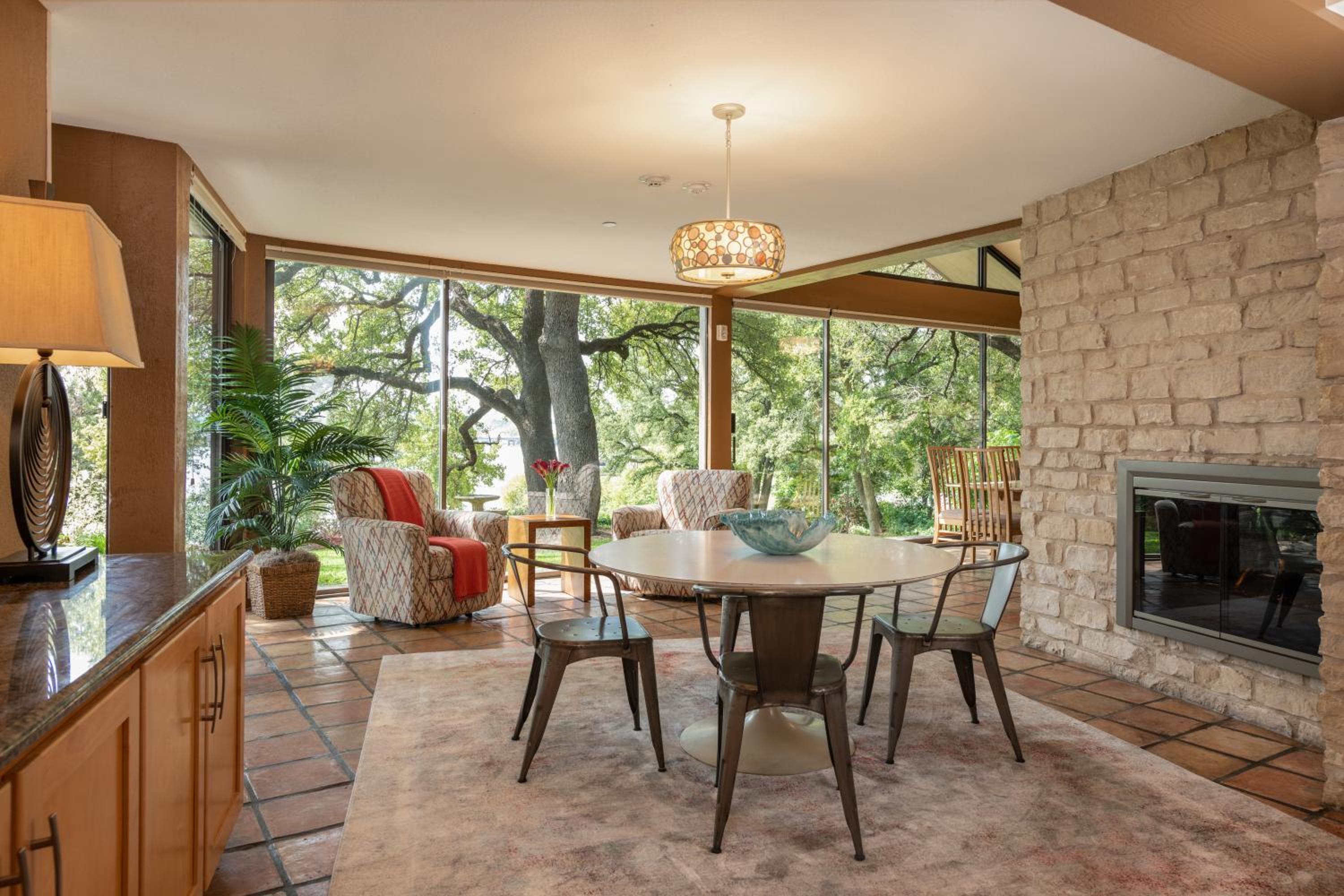 Inn on Lake Granbury a Boutique Hotel