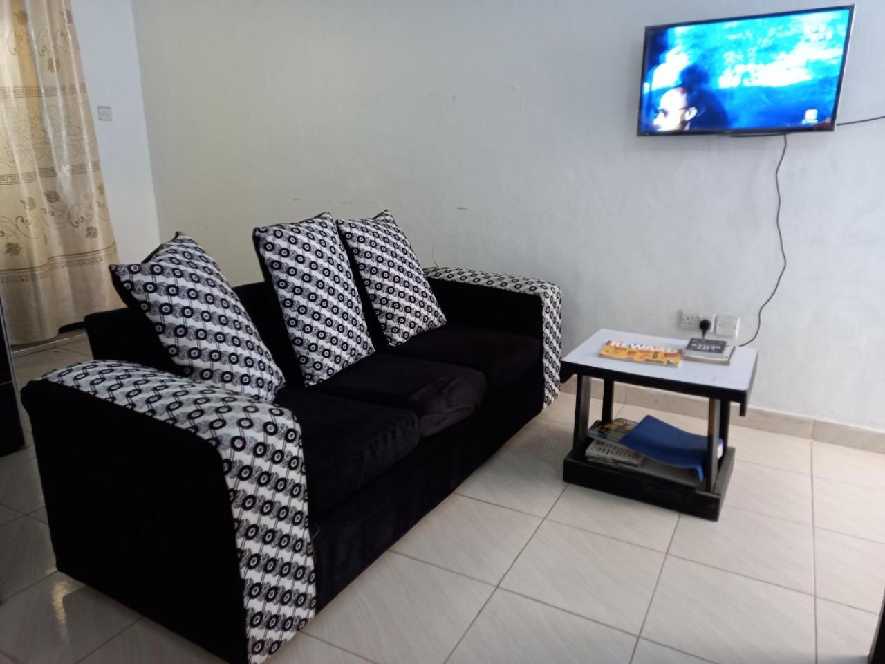 Inviting 1-Bed Studio iwith Breakfast Nairobi photo 2