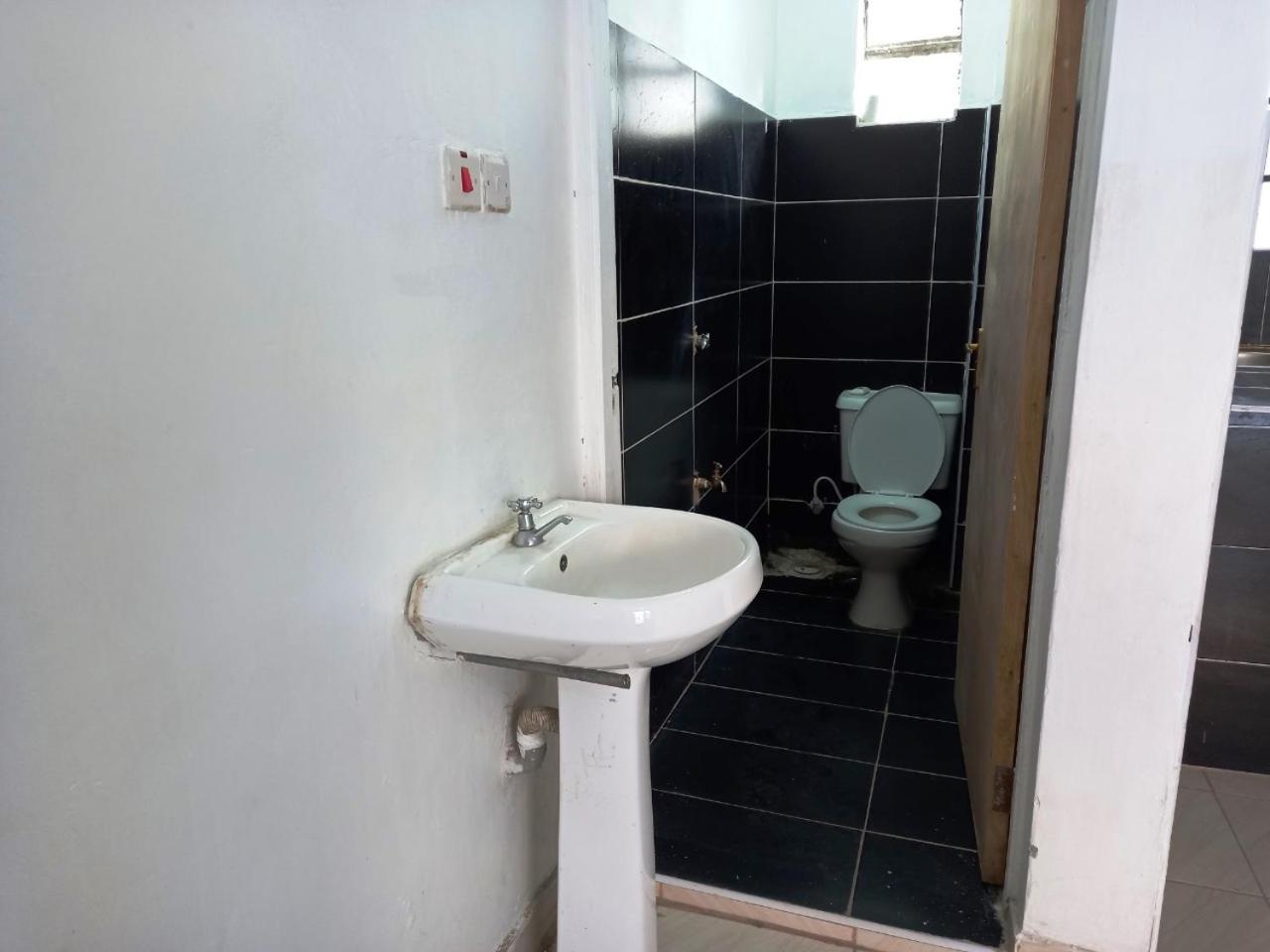 Inviting 1-Bed Studio iwith Breakfast Nairobi photo 3