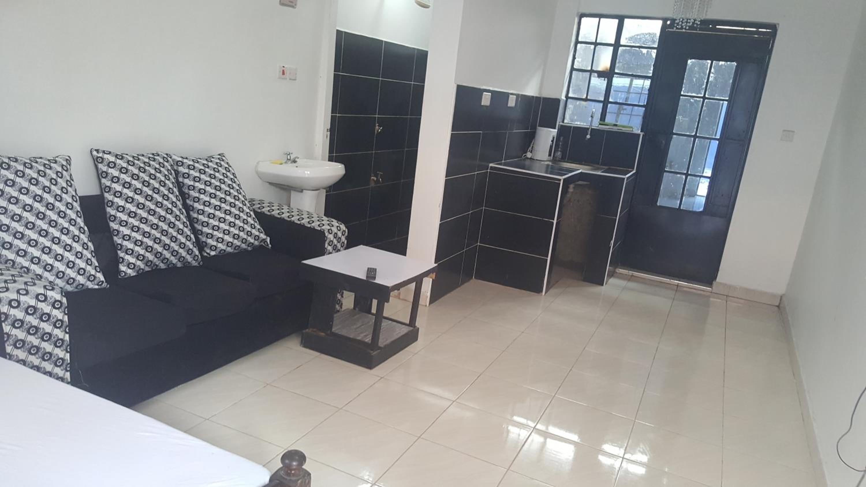 Inviting 1-Bed Studio iwith Breakfast Nairobi — Nairobi