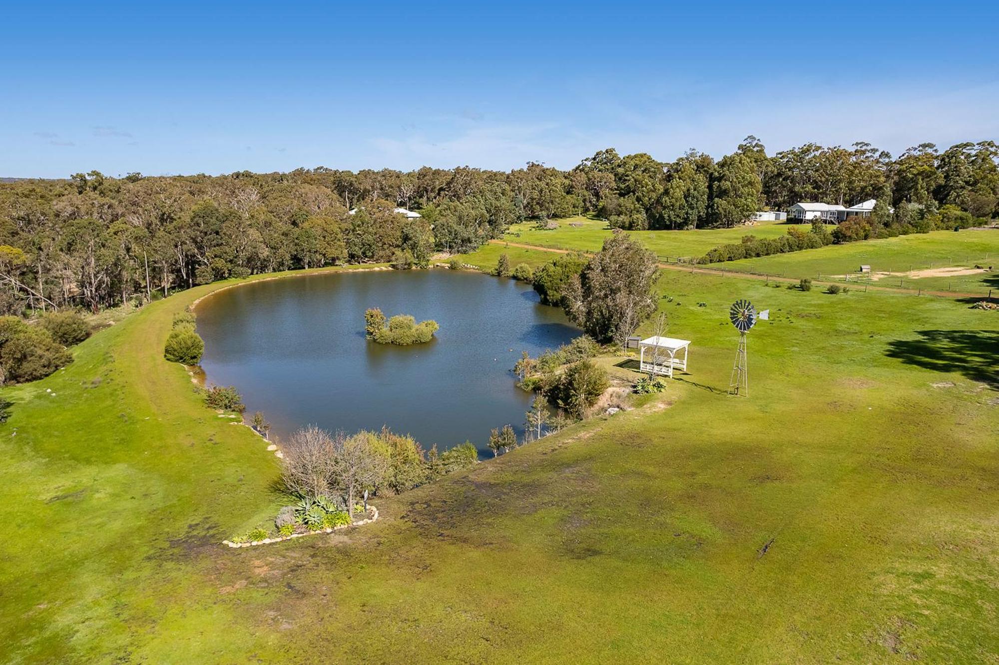 Grasstree Cottage - Woodstone Estate