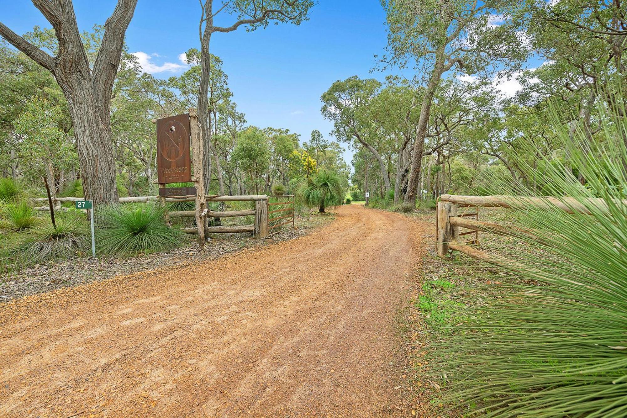 Kookaburra Cottage at Woodstone Estate