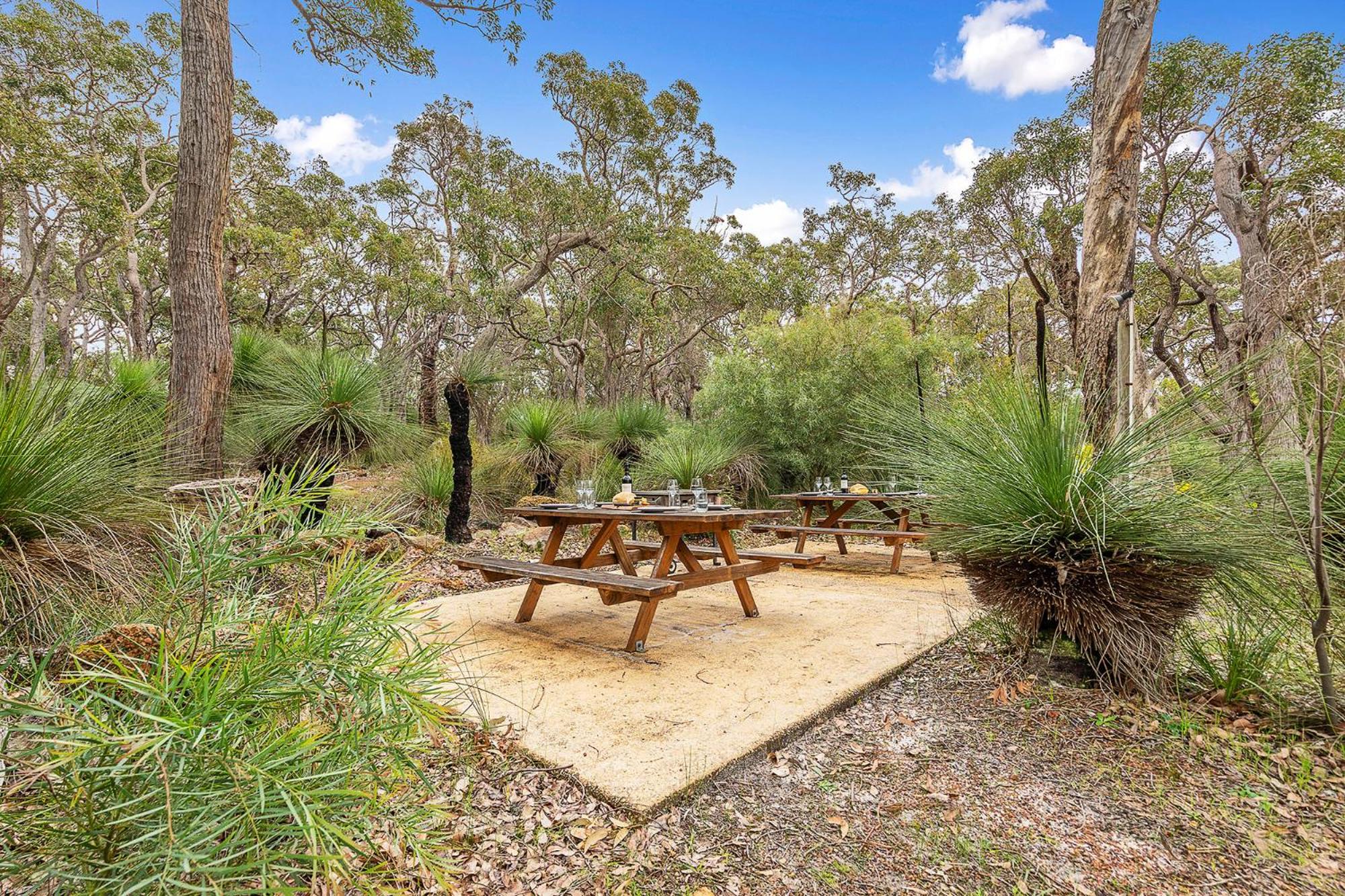 Kookaburra Cottage at Woodstone Estate