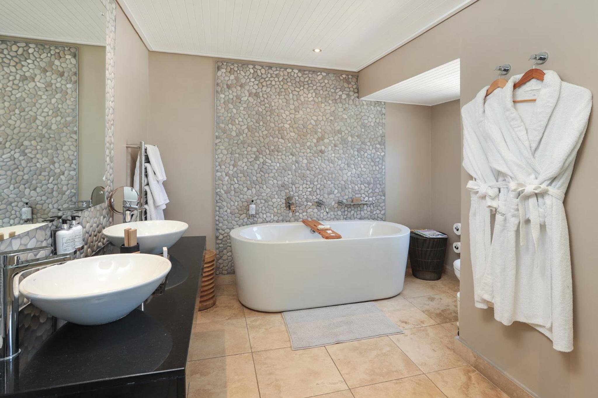 Abalone Guest Lodge