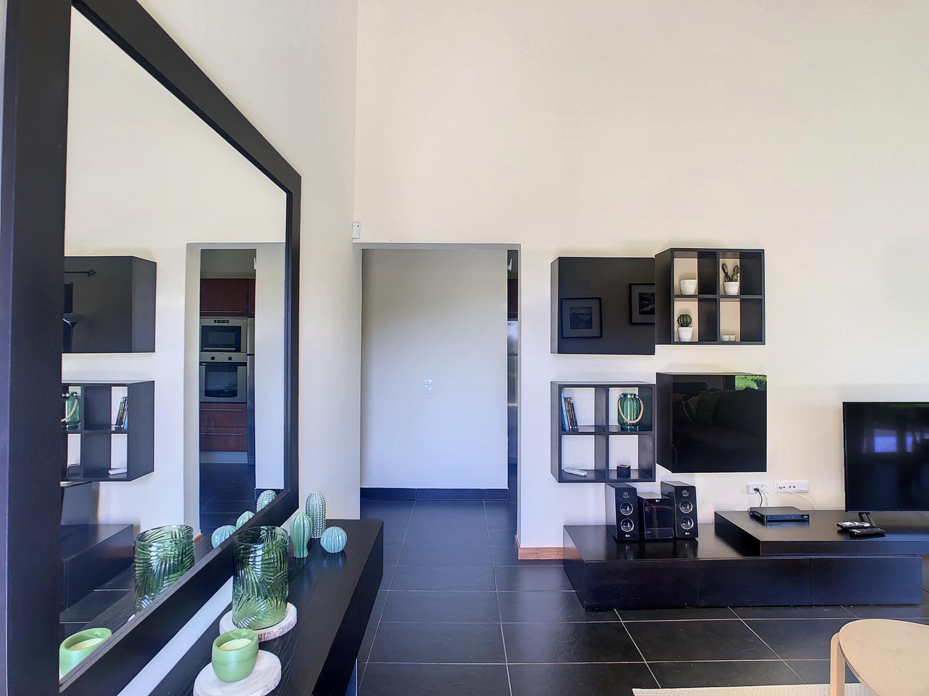 Hillside House by LovelyStay view 5