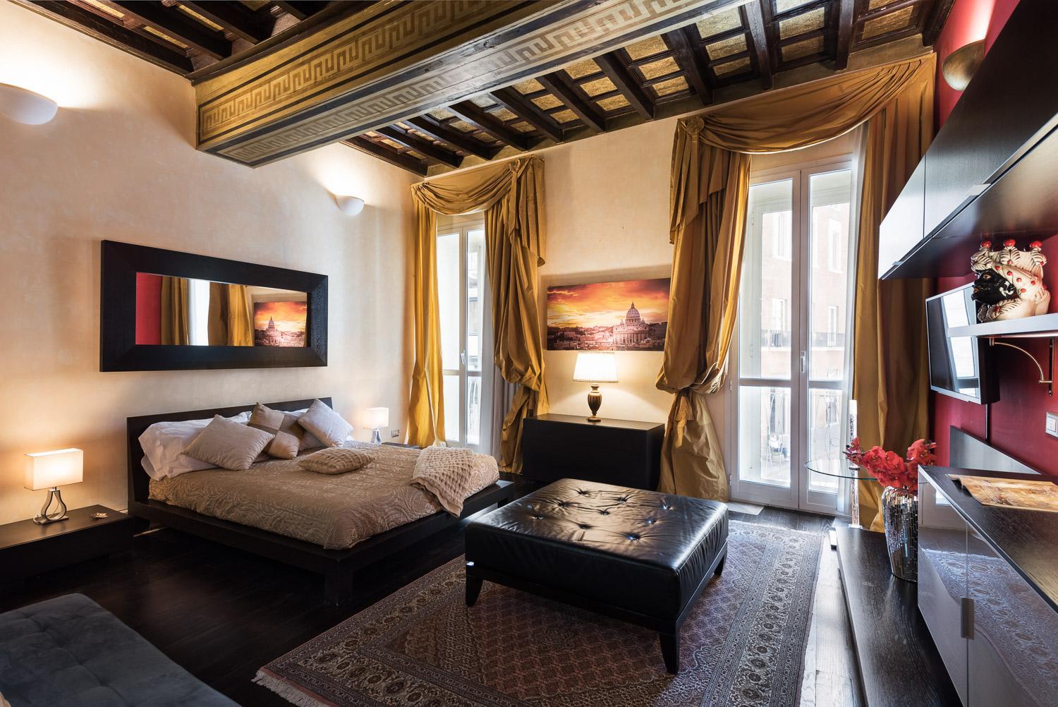 NSM 71VIADELCORSO Luxury Home