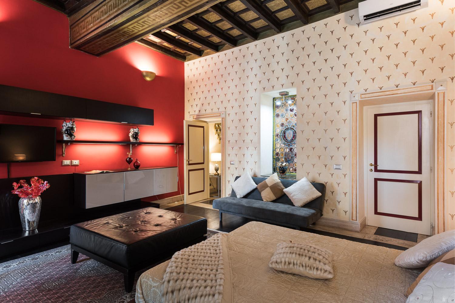NSM 71VIADELCORSO Luxury Home