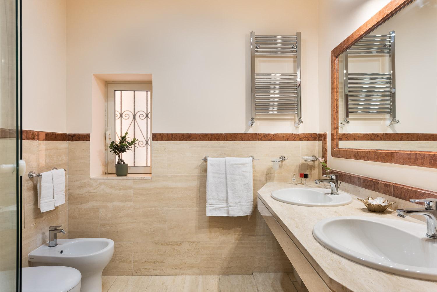 NSM 71VIADELCORSO Luxury Home