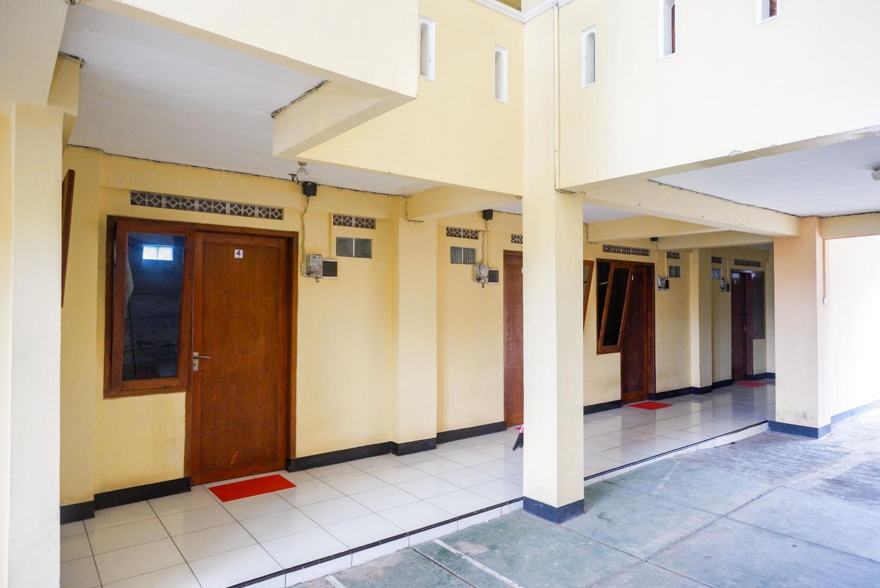 RedDoorz Syariah near GOR Satria 4 view 4