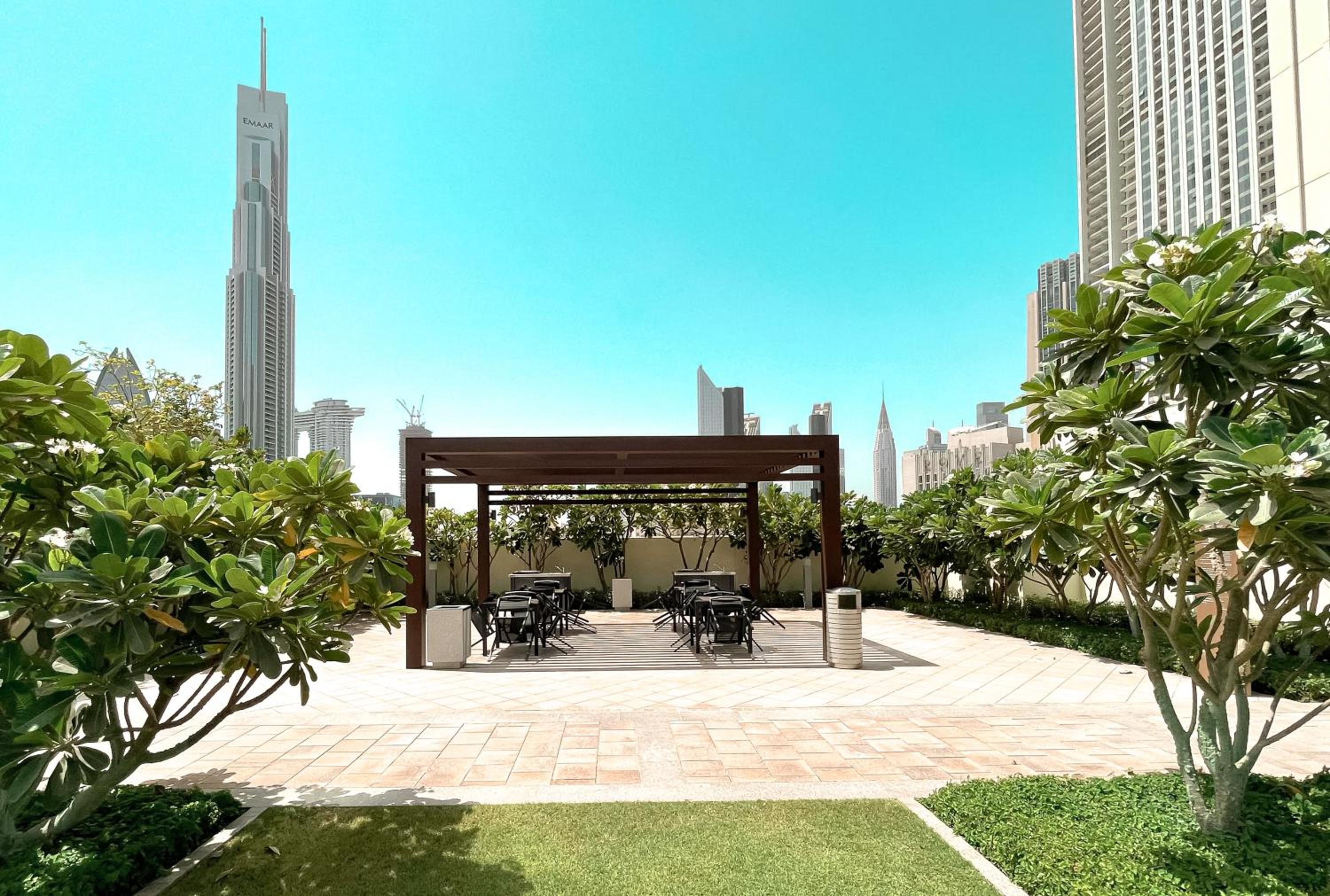 Elite Royal Apartment - Panoramic Full Burj Khalifa, Fountain & Skyline View - ACed direct connection to Dubai Mall - Governor