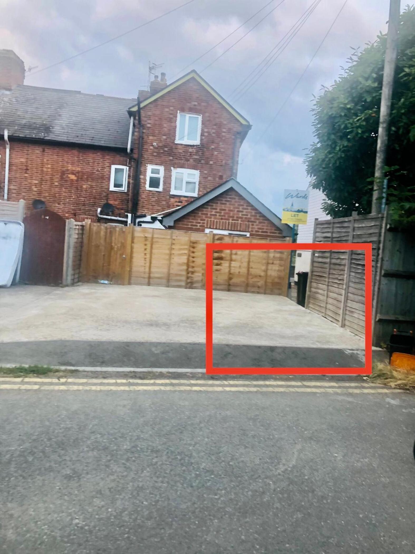 Charming Town centre 3 double beds home free parking view 5