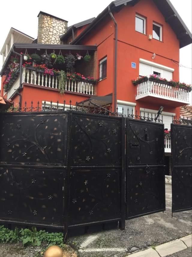 Apartment Red House