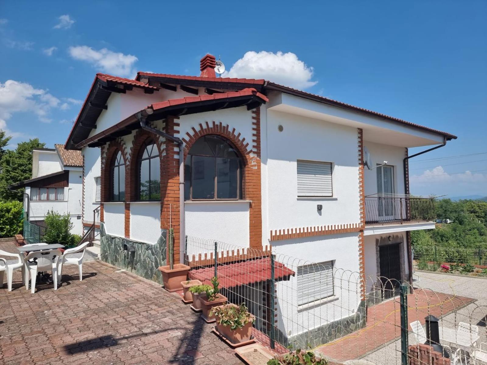 Villa mit Veranda in Ponzone für 6 Personen view 2