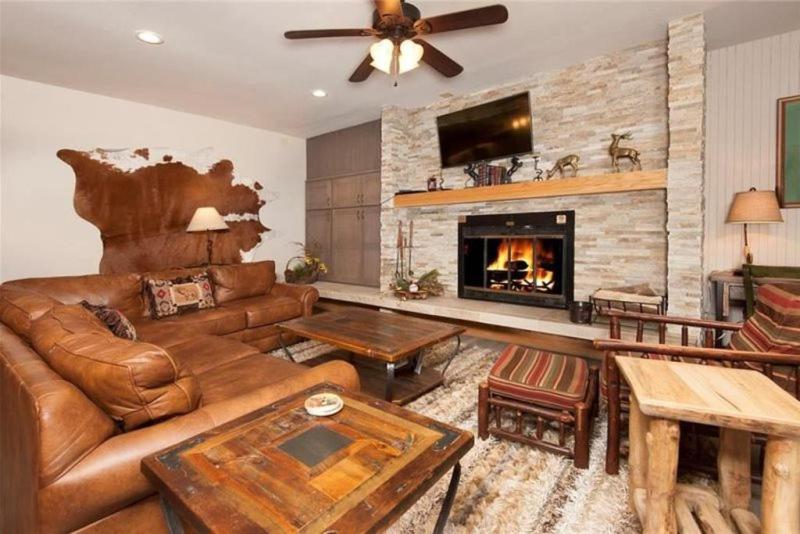 Ski In 2 Bedroom At Chateaux Dumont Keystone view 3