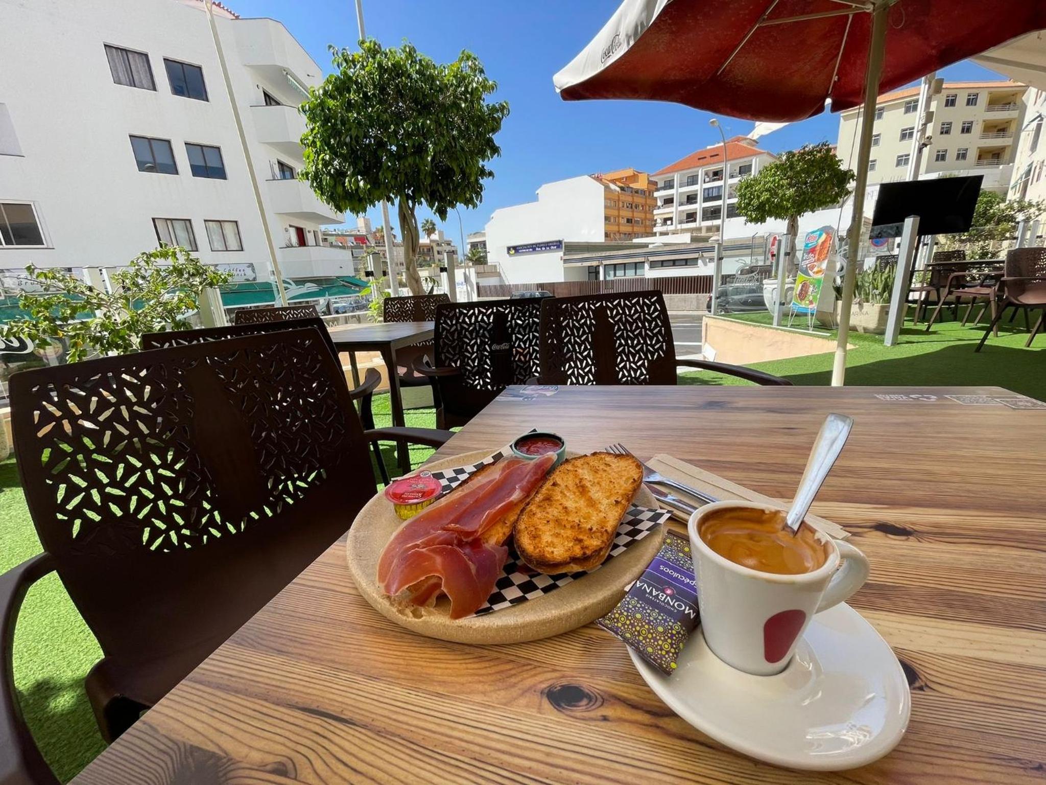 Tenerifeopenhome Central corner relax, wifi, breakfast, beach Los Cristisnos
