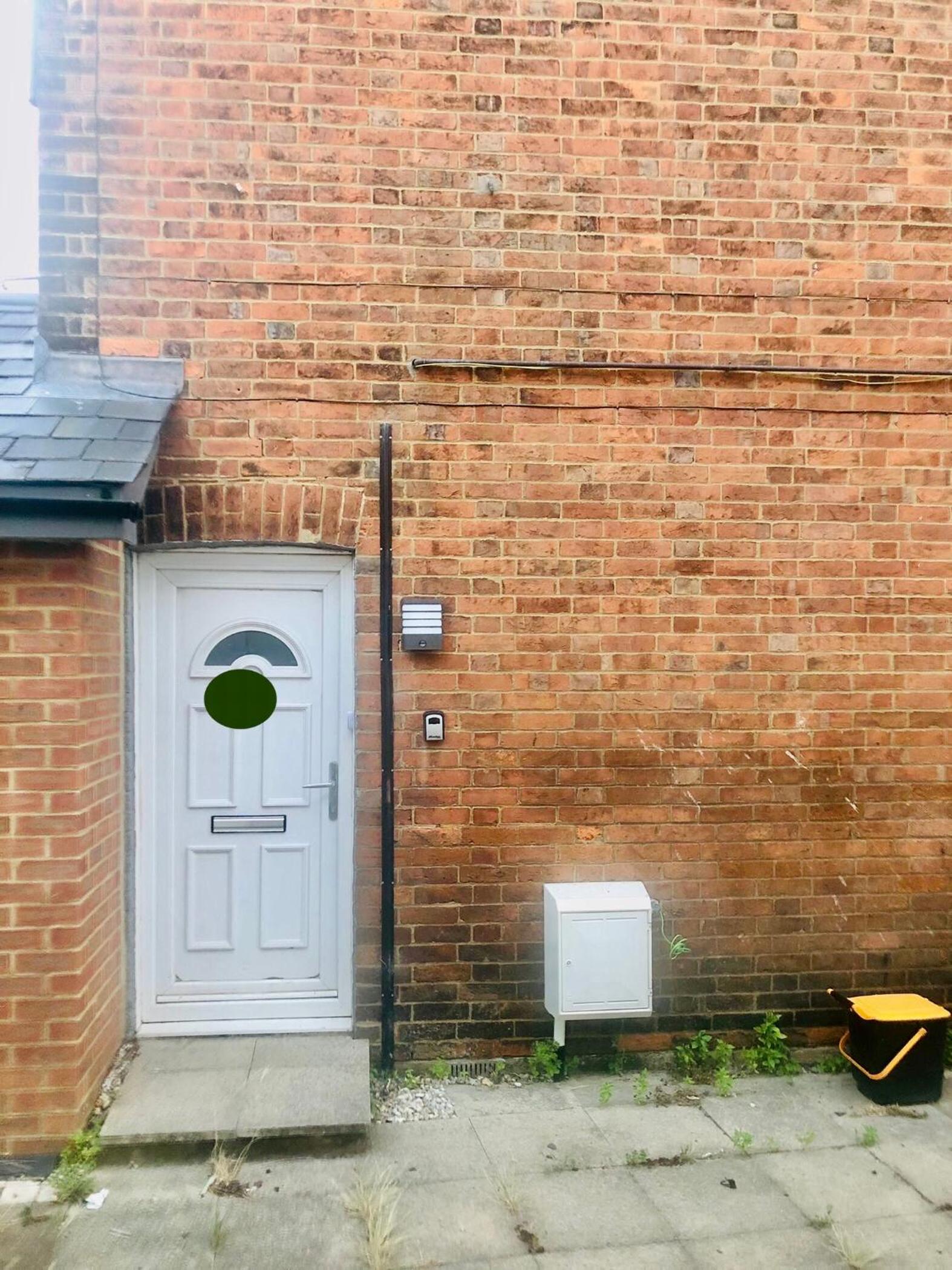 Charming Town centre 3 double beds home free parking view 4