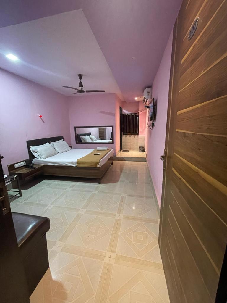 Hotel Selfie Dhaba By WB Inn view 2