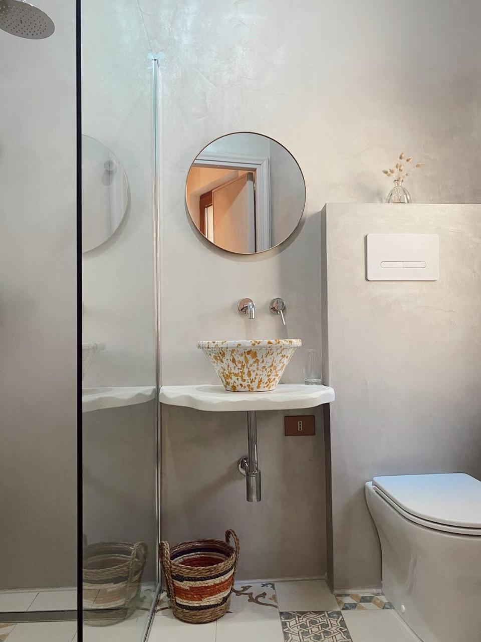 Don Nicuzzo en Salemi — bathroom