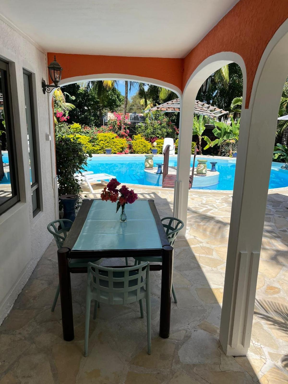 Villa Tourelle of Paradise with Private Heated Pool may-Aug