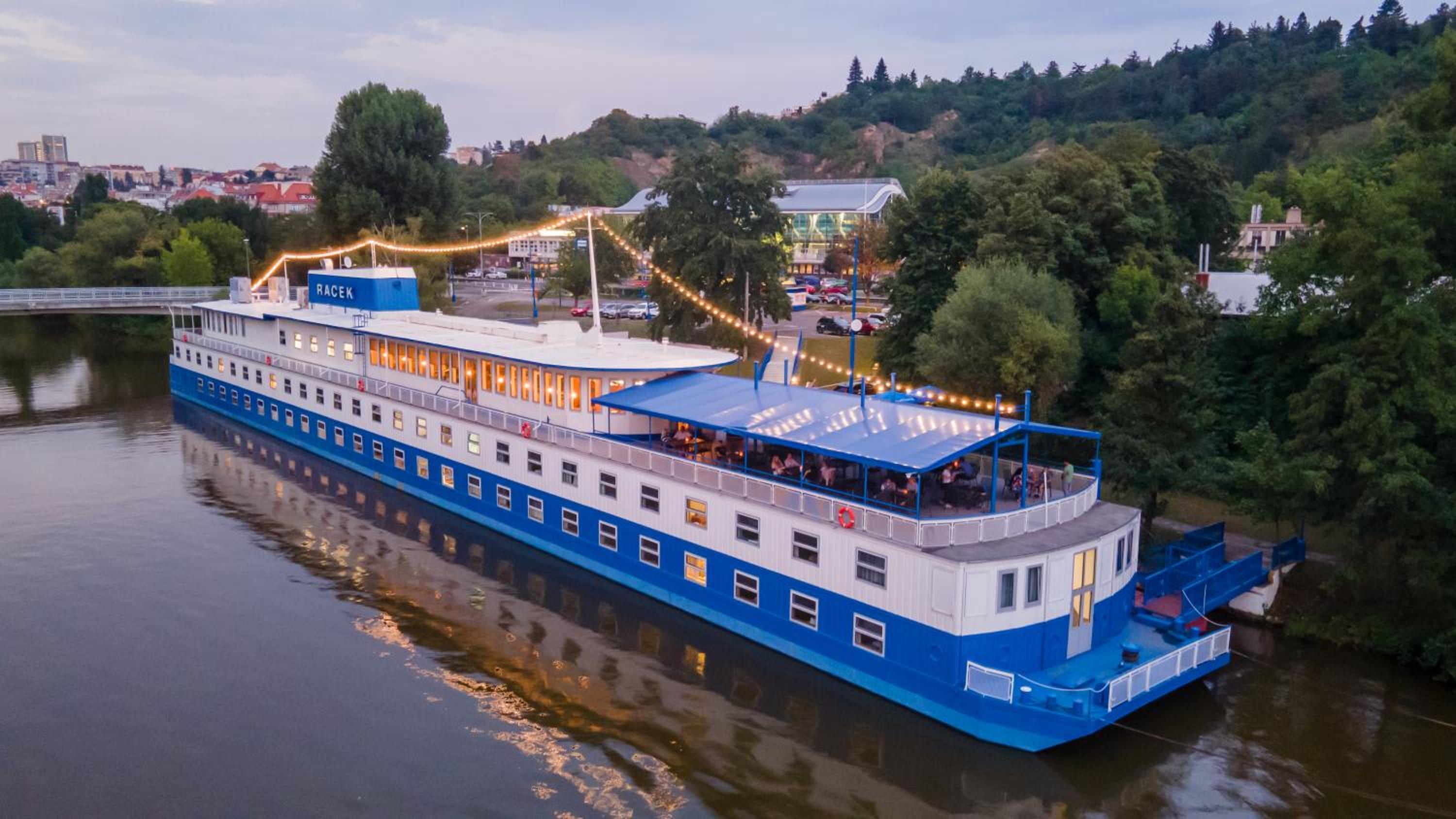 Botel Racek