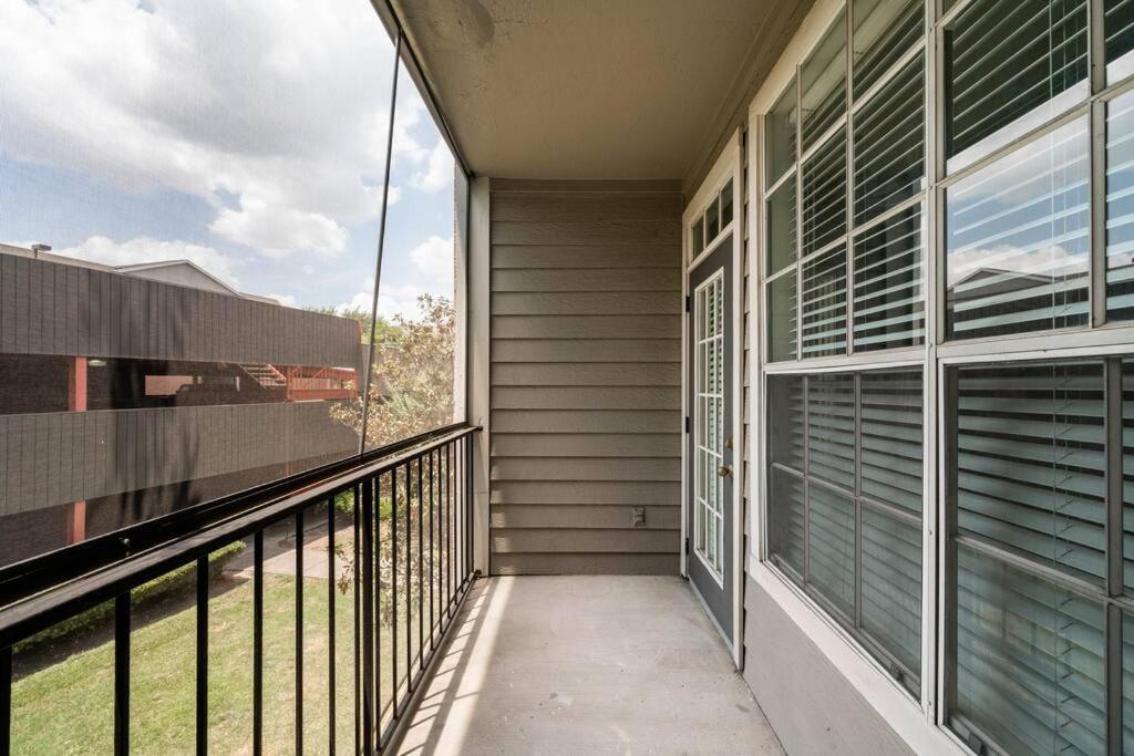 Uptown Escape - Modern, 1BD Apt near the Galleria
