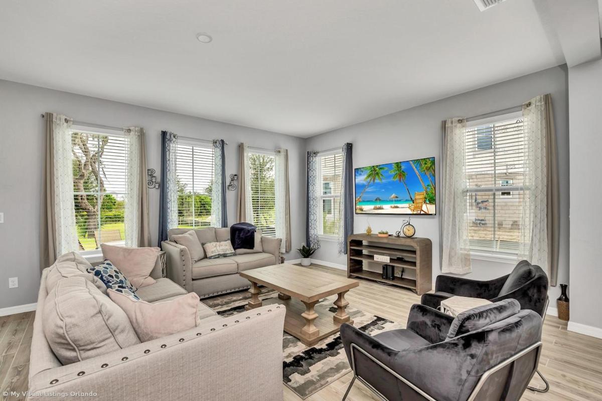 Sunny Amp Bright Modern Retreat view 4
