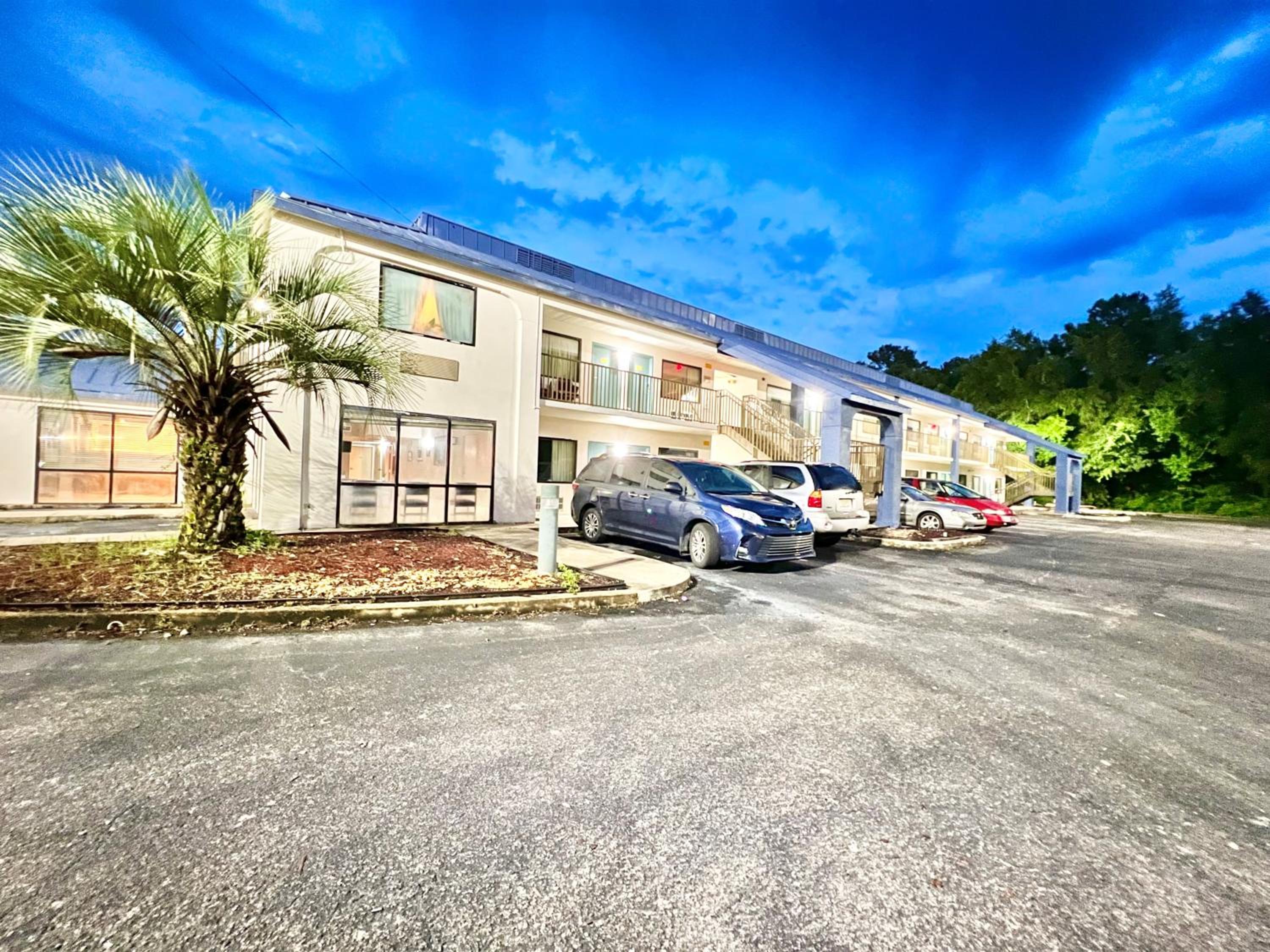 Bayou Inn & Suites