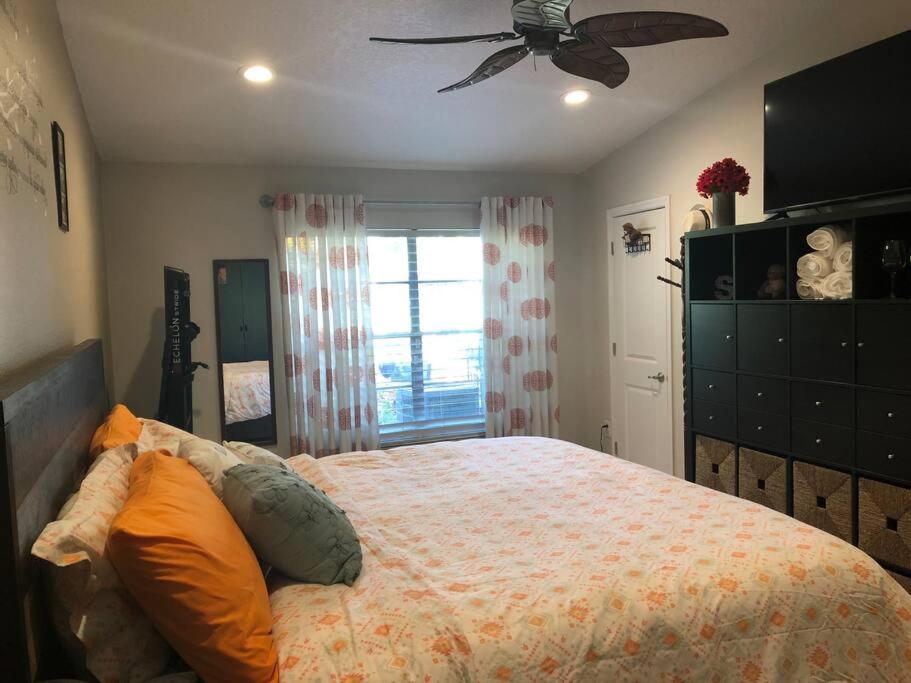 PunkyGia’s Lovely 2 Bedroom City Retreat