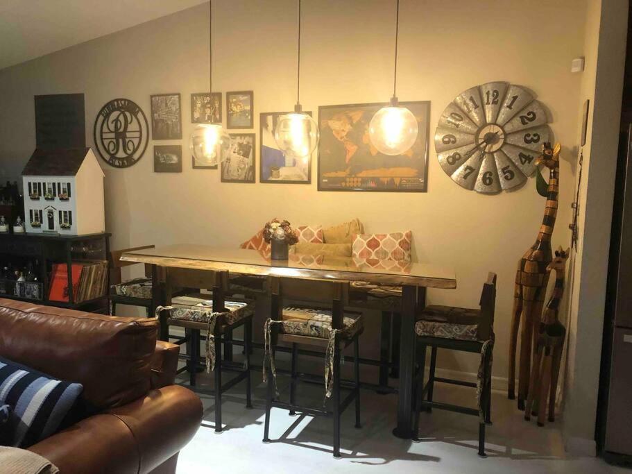 PunkyGia’s Lovely 2 Bedroom City Retreat