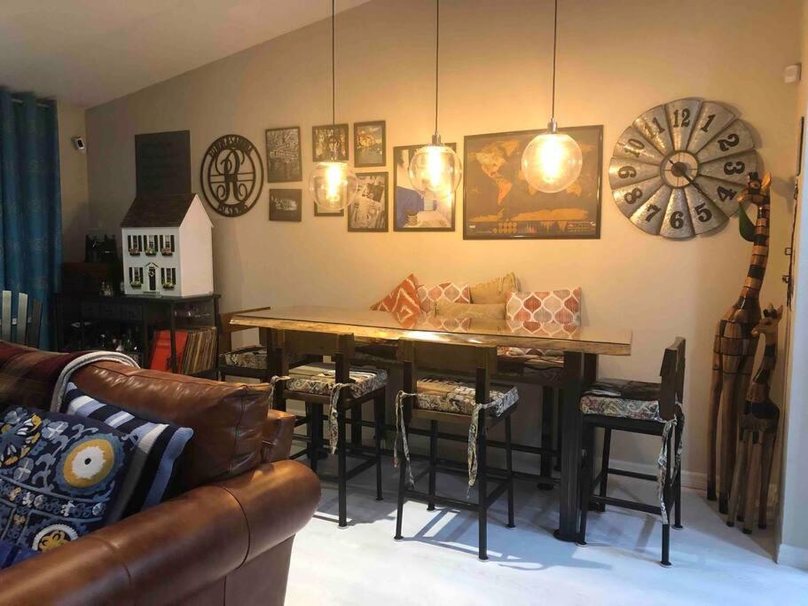 PunkyGia’s Lovely 2 Bedroom City Retreat