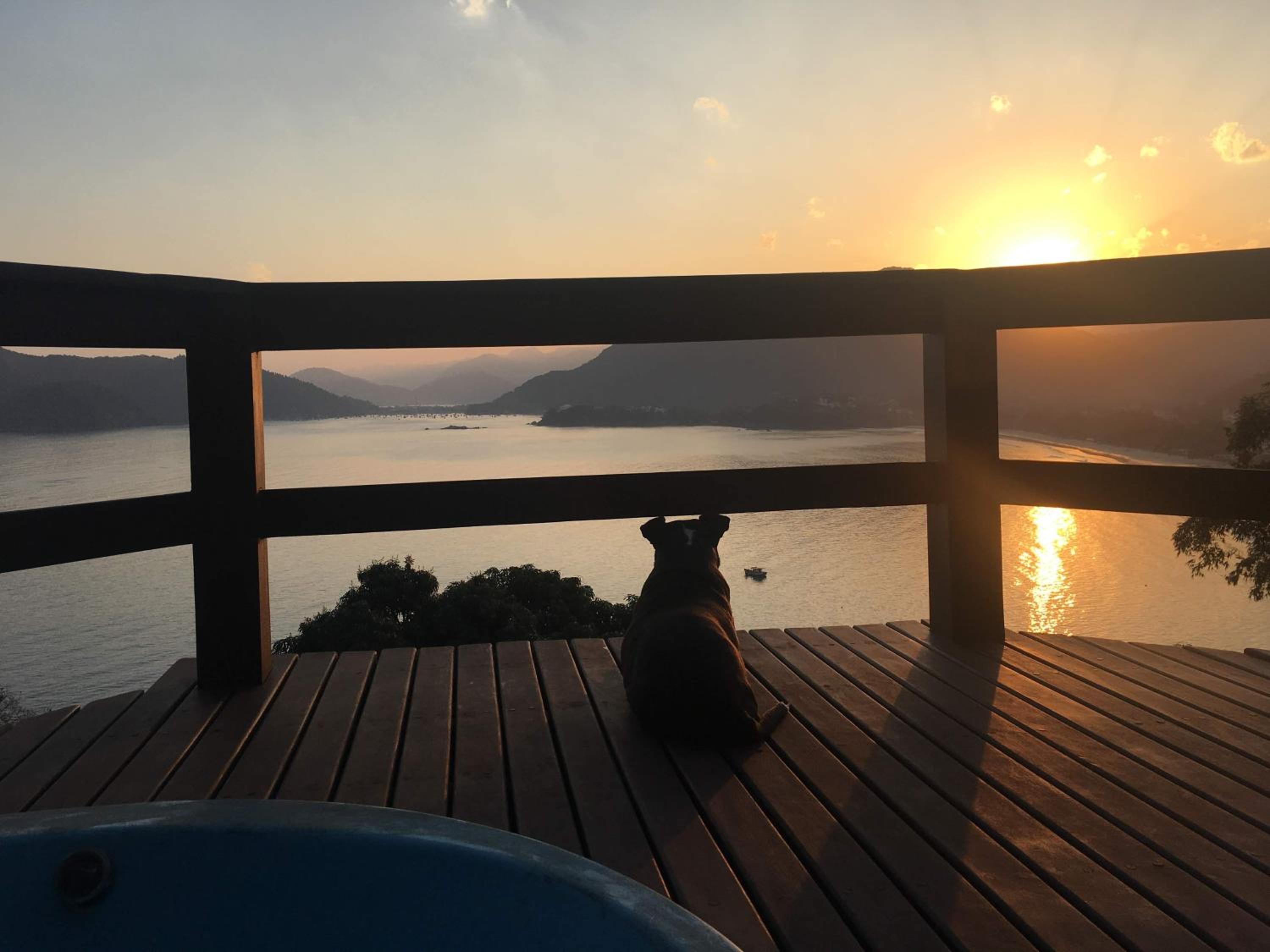 Mansão na costa com vista para o mar