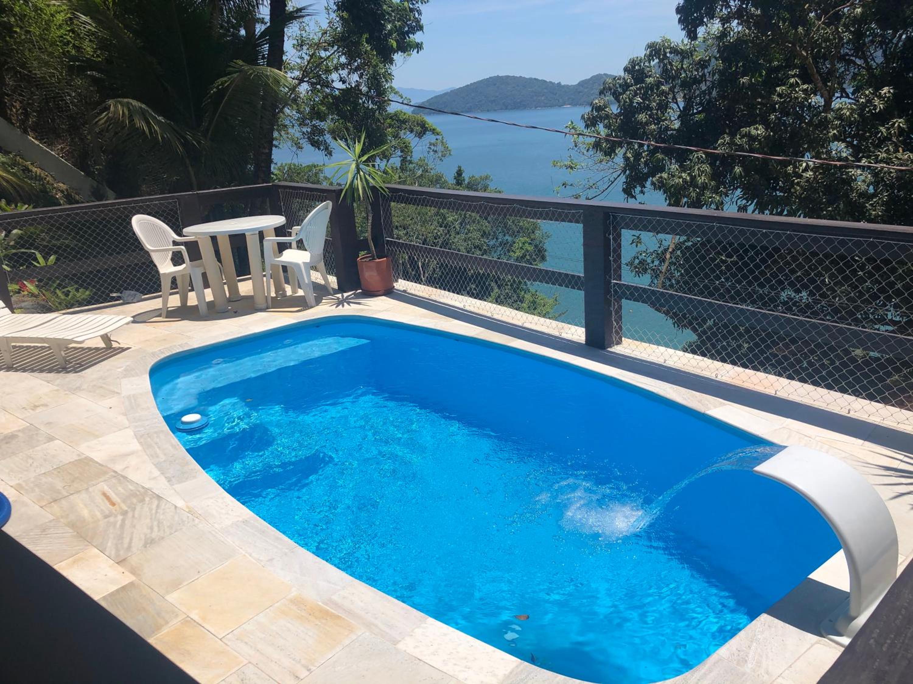 Mansão na costa com vista para o mar