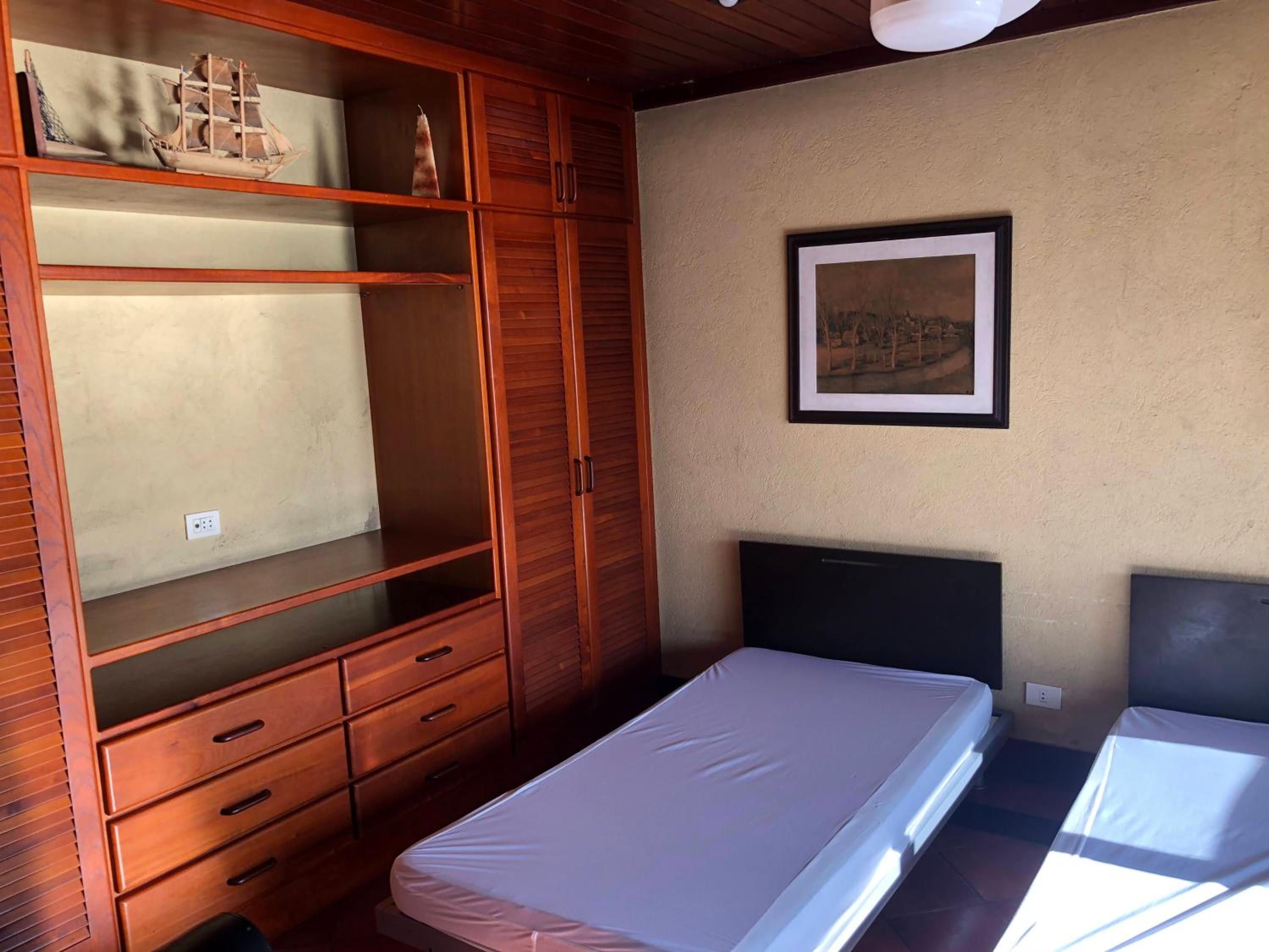 Mansão na costa com vista para o mar
