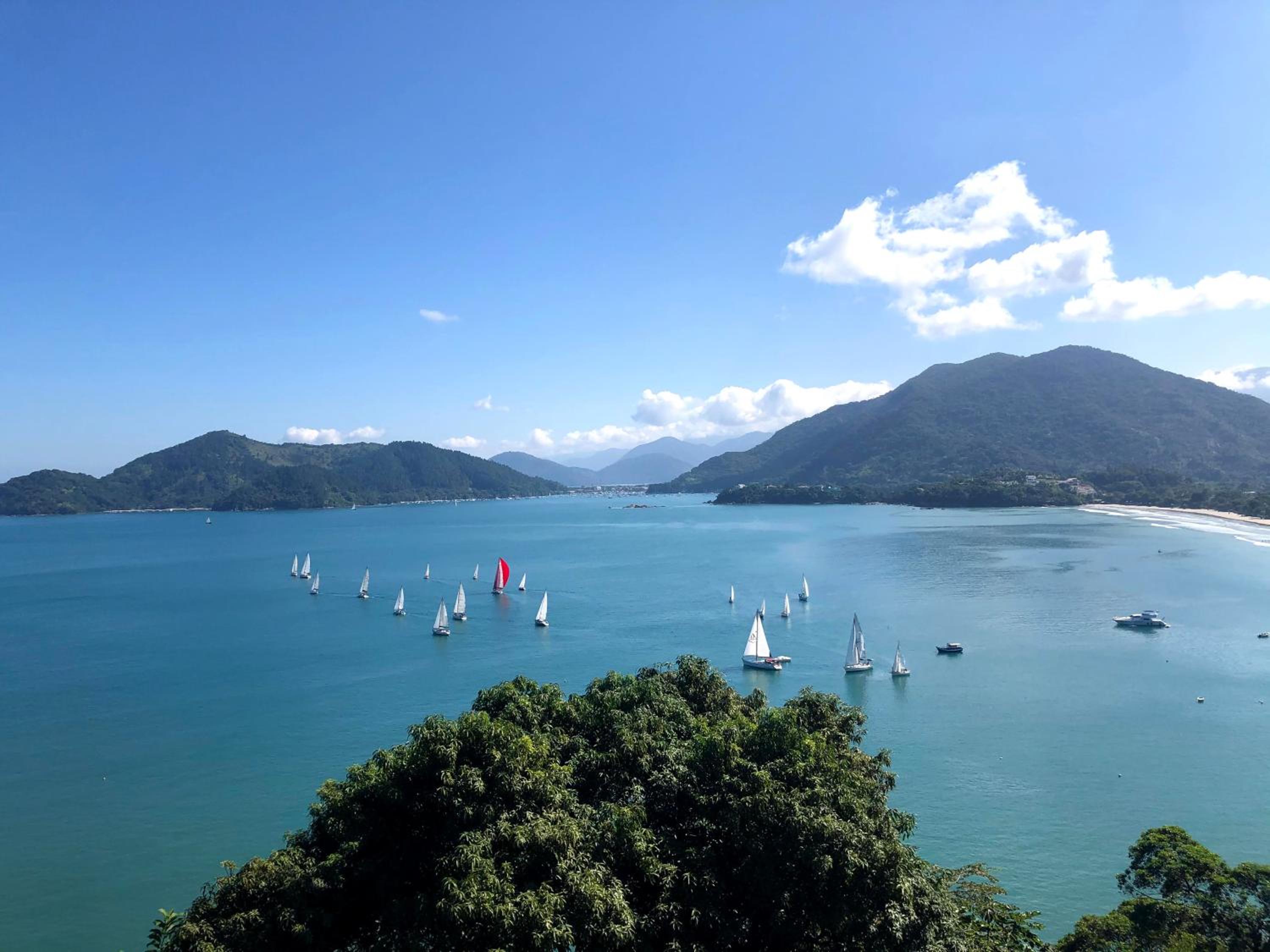 Mansão na costa com vista para o mar