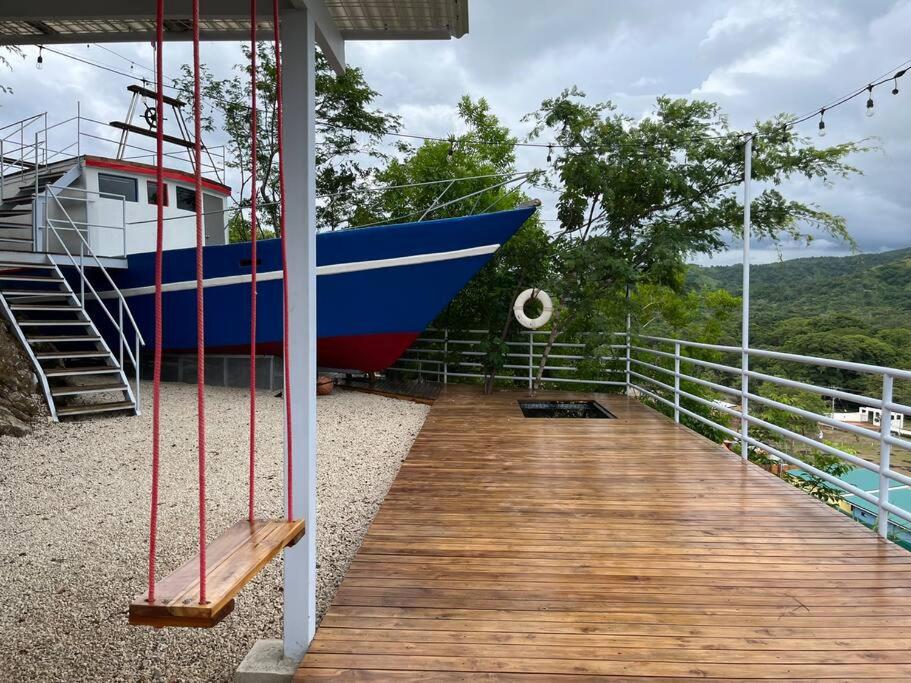 Barcaza de 2 habitaciones a 2 km de Playa Potrero - Property Image 1