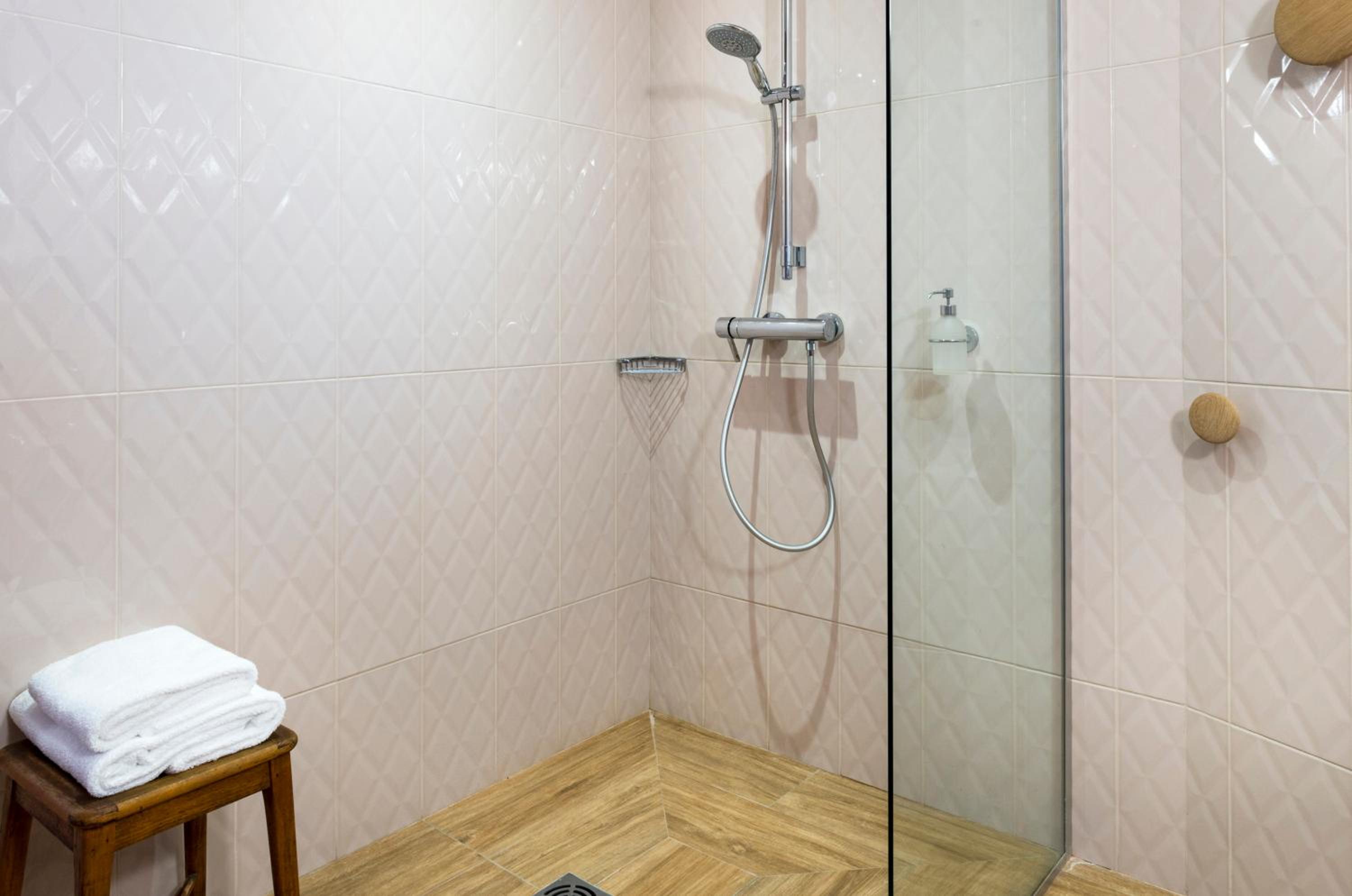 Levallois-Perret Vacations - Hotel Boris V. by Happyculture - Property Image 3
