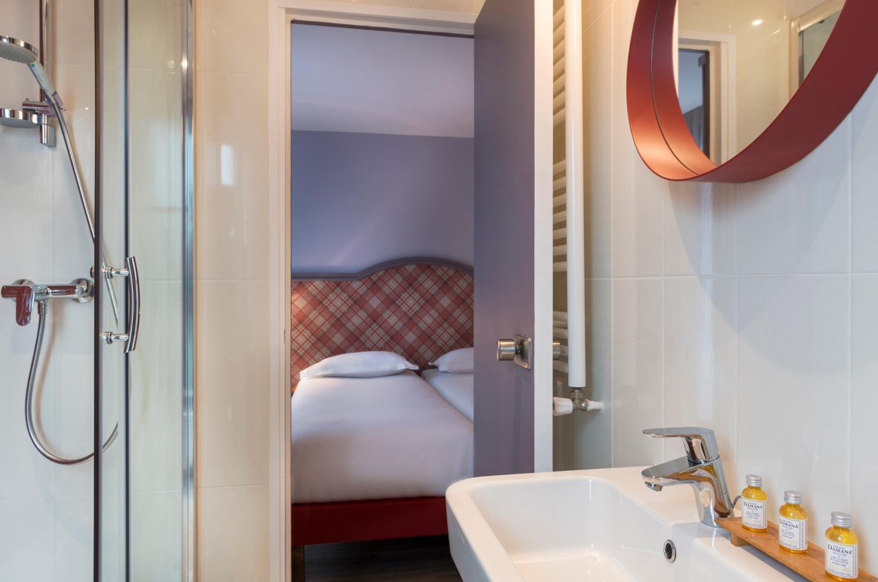 Levallois-Perret Vacations - Hotel Boris V. by Happyculture - Property Image 2