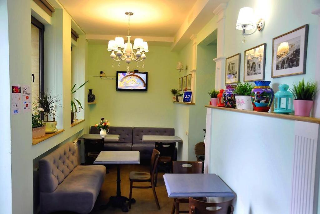 Retro Hostel & Tours